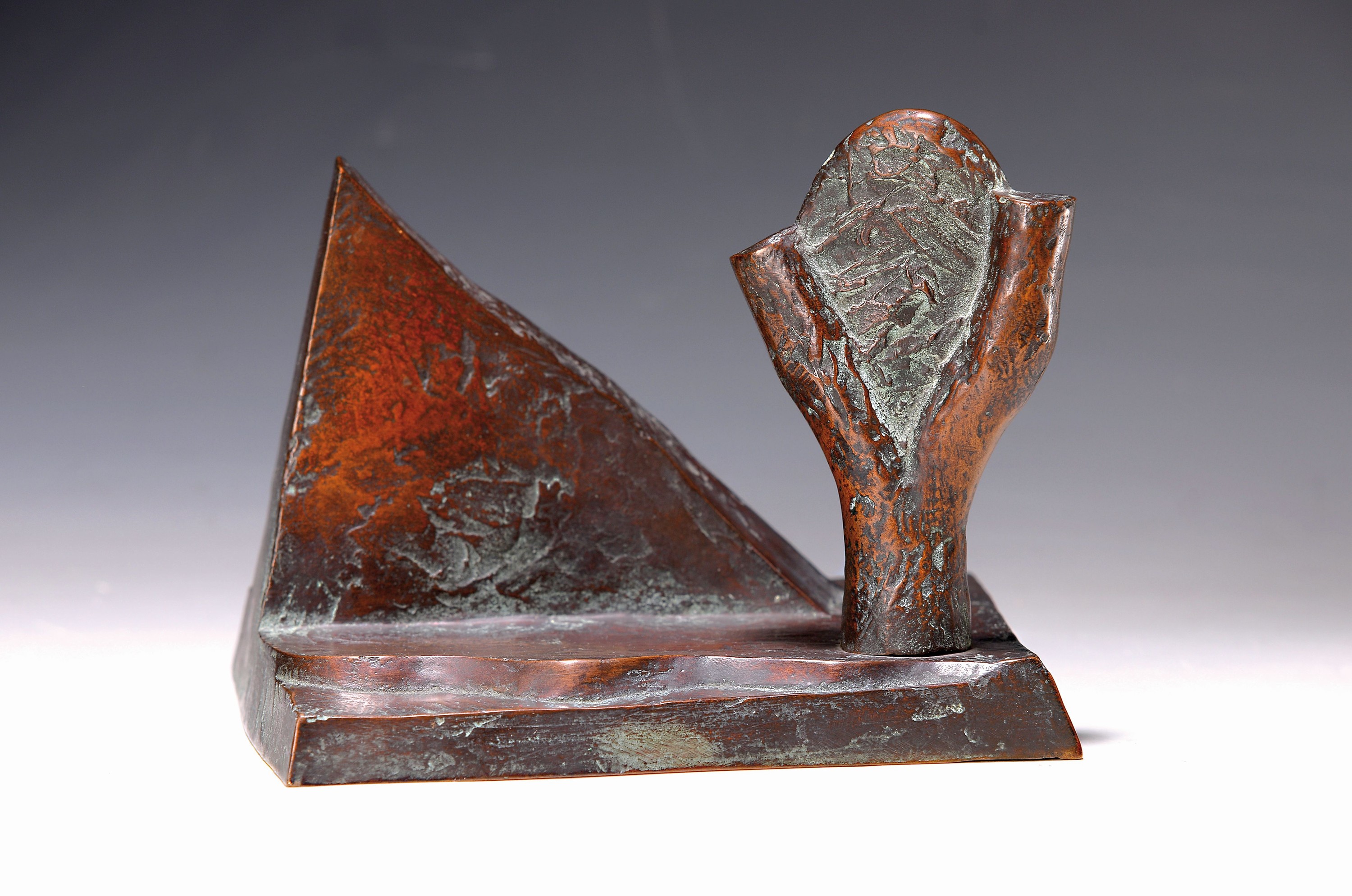 Detail k: Maximilan Hutlett, 1933 Zweibrücken - 201 Weckenheim, Bronzeskulptur, kleine Landschaft III, 1983, auf dem Sockel signiert 1982, num. 4/10, Guss ...