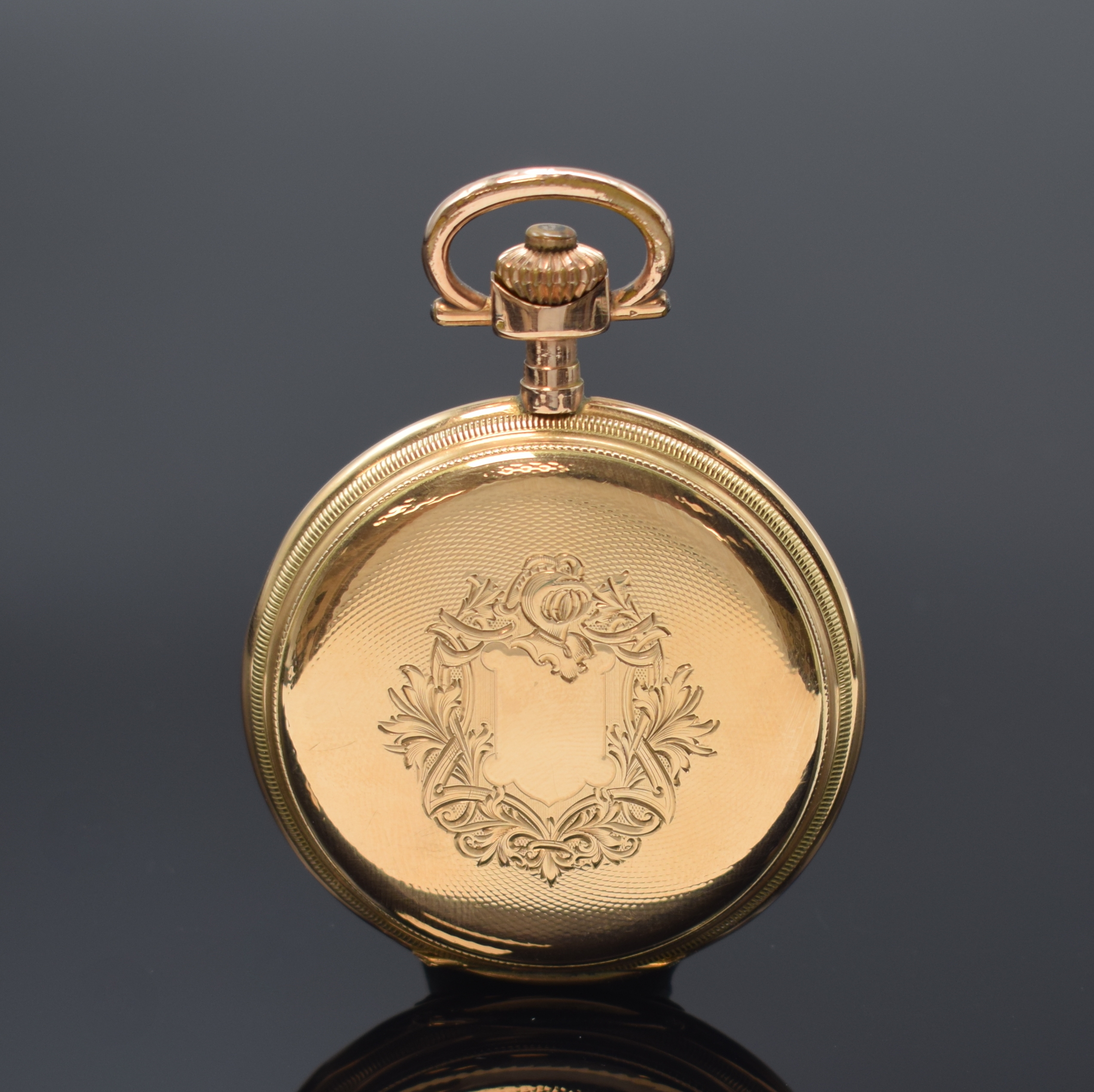 Detail b: TAVANNES Savonette Herrensavonette in GG 585/000, Schweiz um 1910, guill. 3-Deckel Goldgeh., Sprungdeckel mit freiem Monogrammspiegel, Emailzifferbl. ...