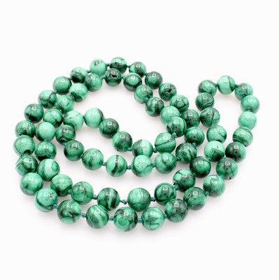 26834385a - Endlose Malachitkette, Kugeld. ca. 10 mm, L. ca. 80 cm, Schätzpreis EUR 780.-
