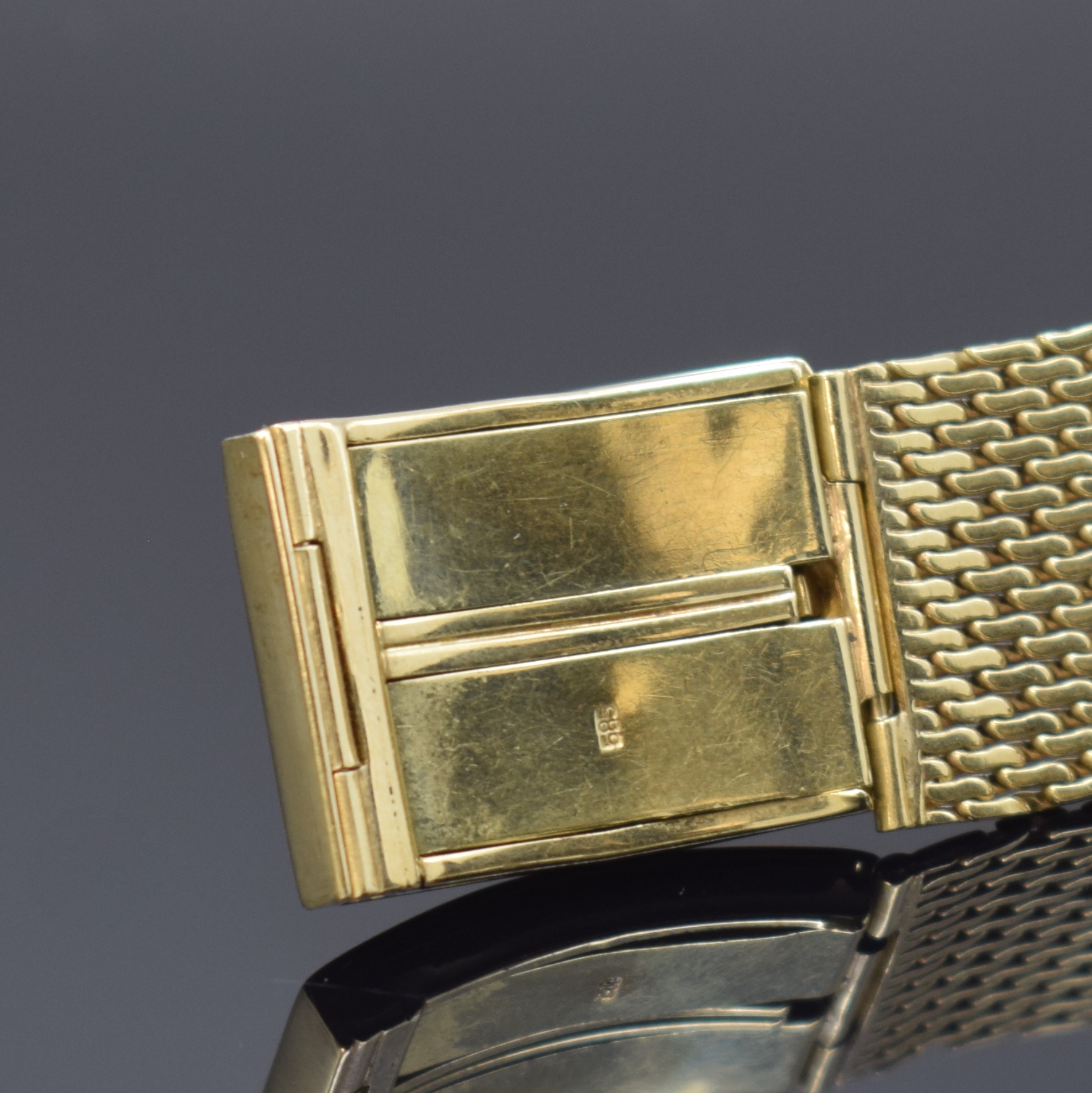 Detail b: BAUME & MERCIER Armbanduhr in GG 750/000 Referenz 3552 an neutralem GG 585/000 Band, Handaufzug, Schweiz um 1960, 3-teil. Geh., Boden und Glasrand ...