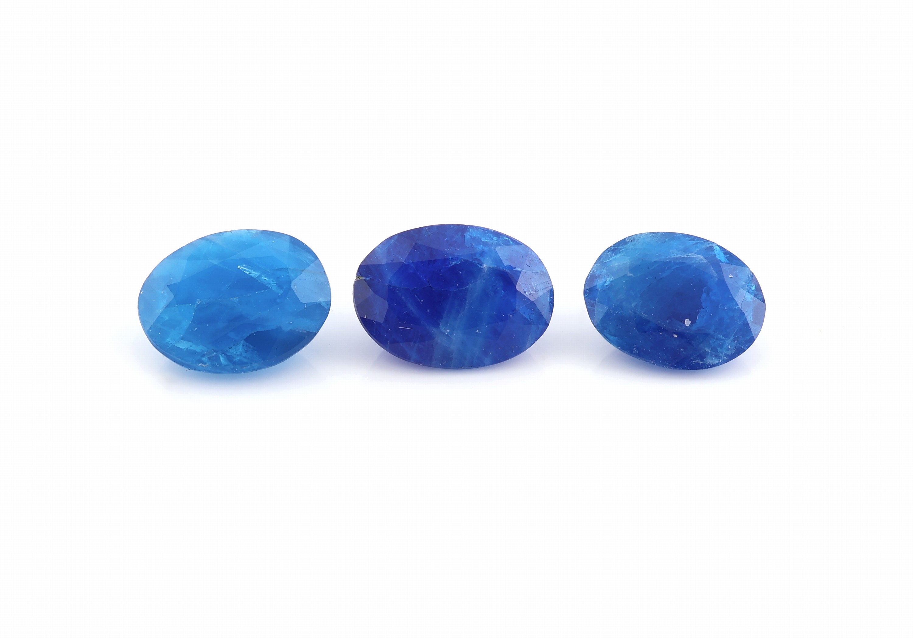 Lot 3 lose Hauyne zus. ca. 2.18 ct, ovalfacett., intensives Blau