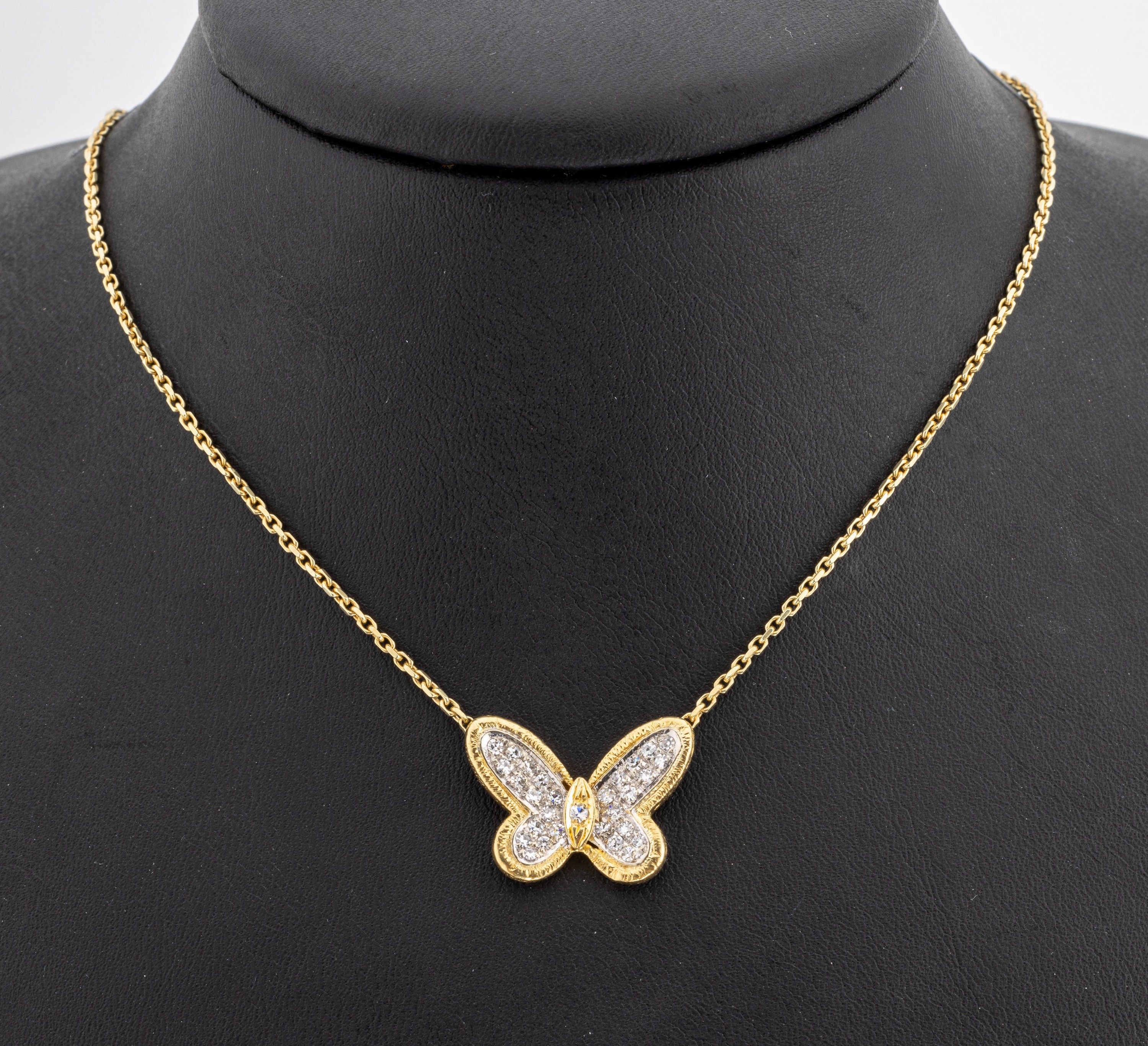 14 kt Gold Diamant-Collier "Schmetterling", GG/WG 585/000, 31 8/8-Diamanten zus. ca. 0.32 ct Weiß/si, ca. 9.6 g, L. ca.40 cm, ...