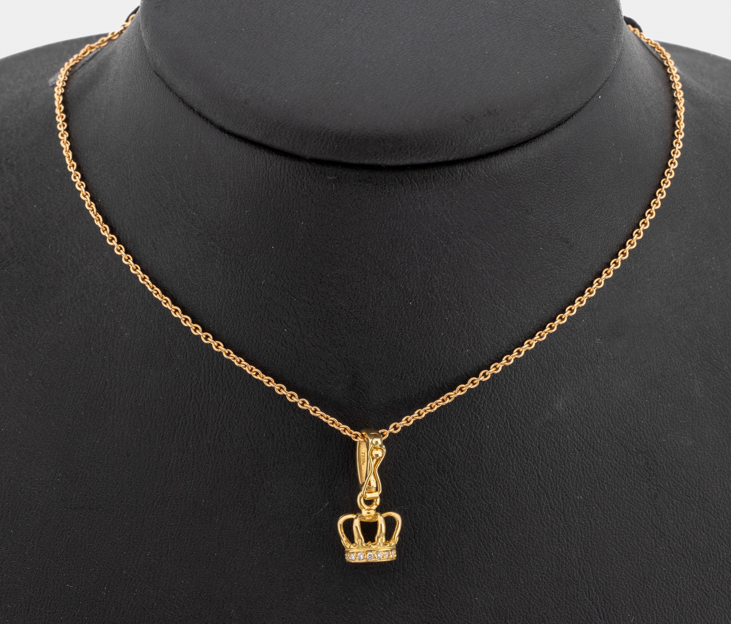 18 kt Gold Brillant-Clipanhänger "Krone", GG 750/000, vollplastische Krone mit Kranz aus Brillanten zus. ca. 0.08 ct Weiß/si, an Kette, ...