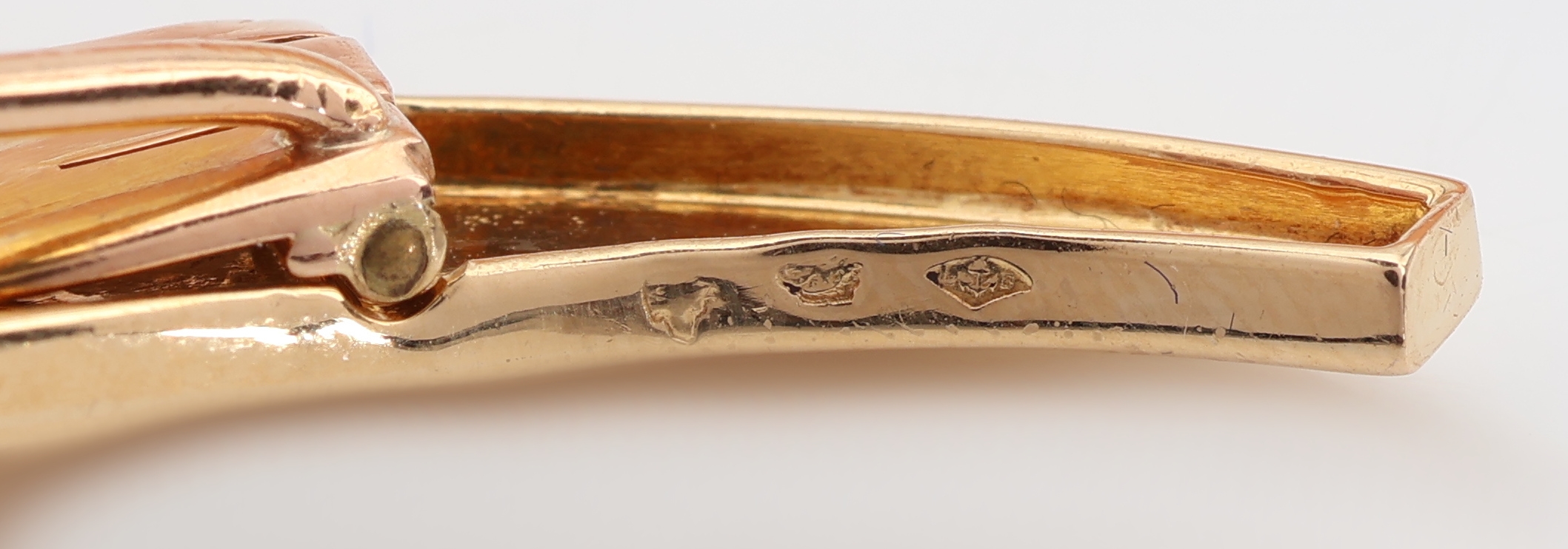 Detail b: 18 kt Gold/Platin VAN CLEEF & ARPELS Diamant- Brosche, GG 750/000 und Platin, Meistermarke LB mit Anker, wohl Leon Bouissiere, Catres, bez. Van ...