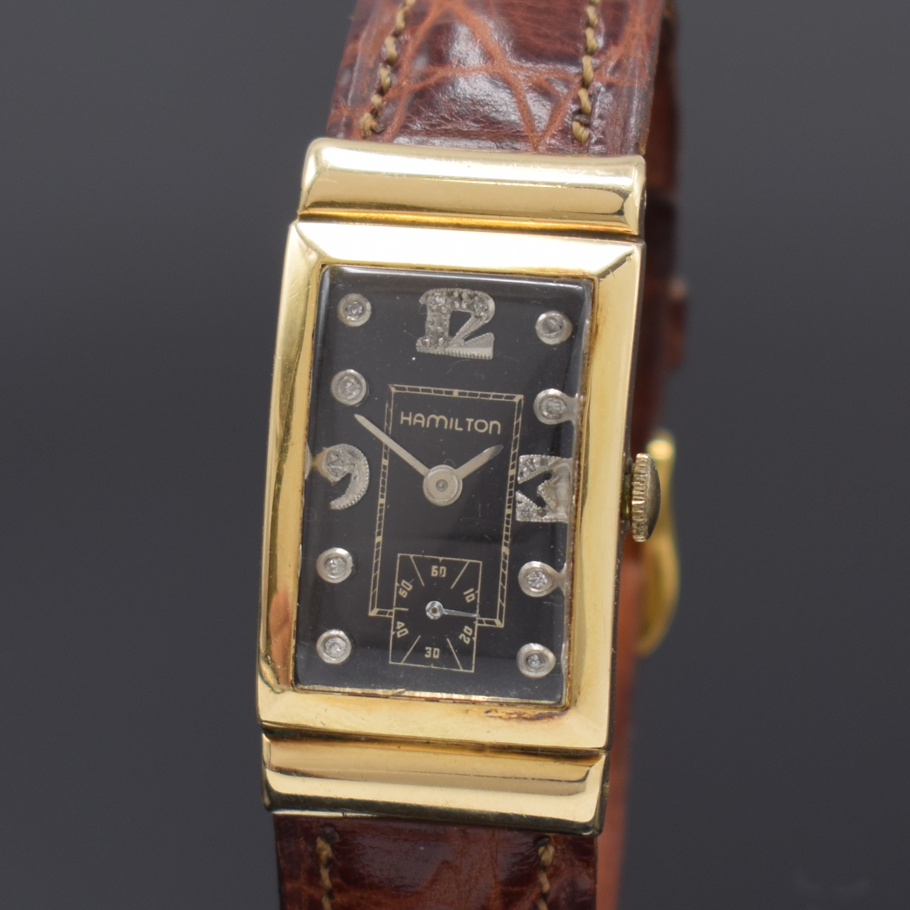 Detail a: HAMILTON Armbanduhr in GG 585/000, USA um 1945, Handaufzug, neutrales Geh., Boden aufgedr., verd. Bandanst., schwarzes mit Diamanten bes. Zifferbl. ...