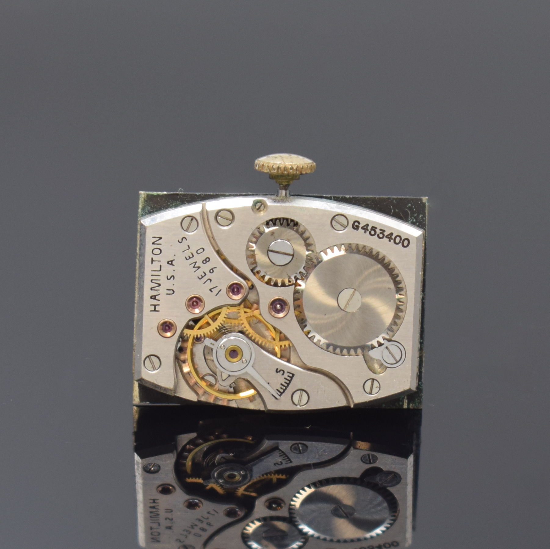 Detail d: HAMILTON Armbanduhr in GG 585/000, USA um 1945, Handaufzug, neutrales Geh., Boden aufgedr., verd. Bandanst., schwarzes mit Diamanten bes. Zifferbl. ...