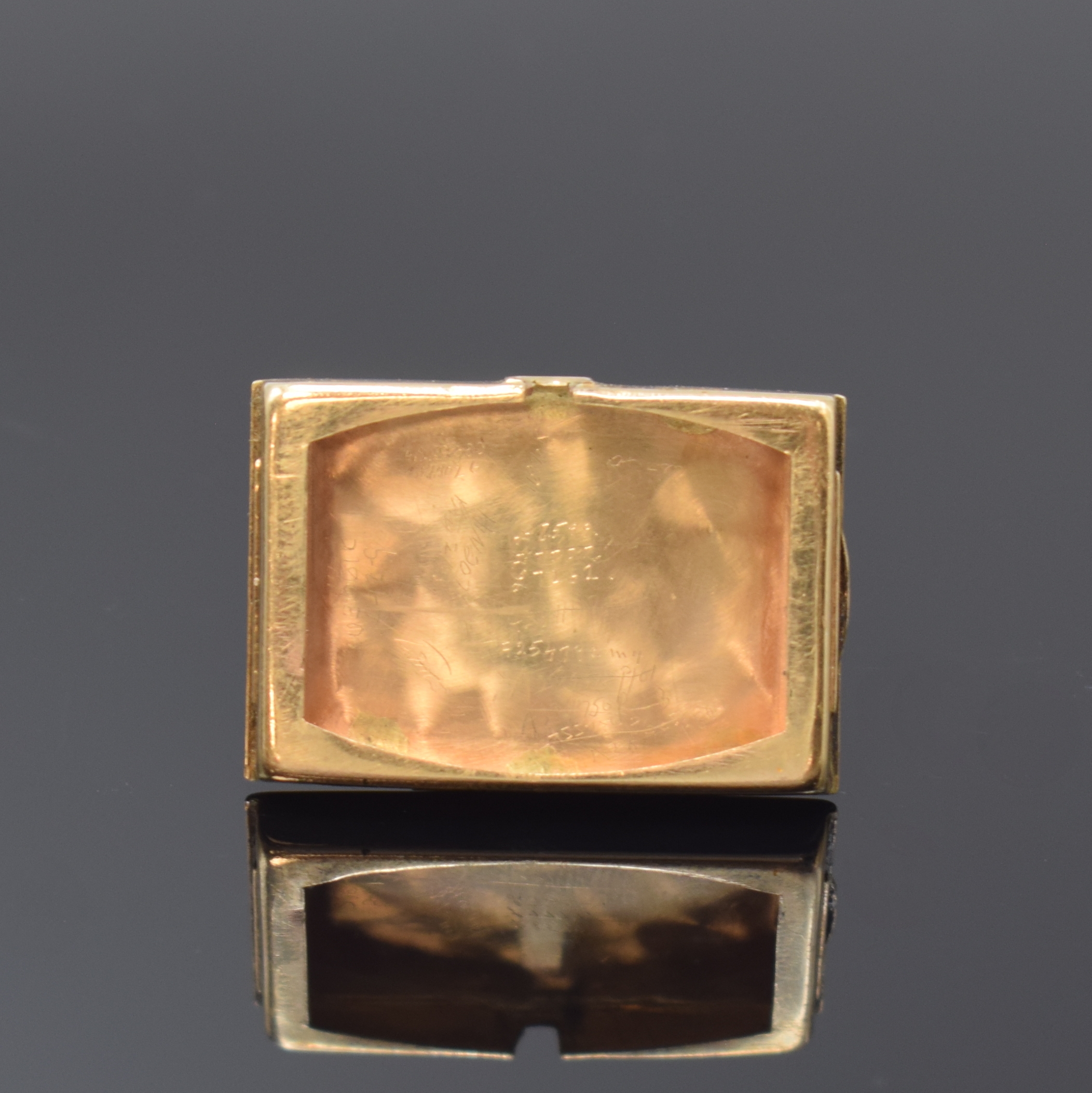 Detail e: HAMILTON Armbanduhr in GG 585/000, USA um 1945, Handaufzug, neutrales Geh., Boden aufgedr., verd. Bandanst., schwarzes mit Diamanten bes. Zifferbl. ...