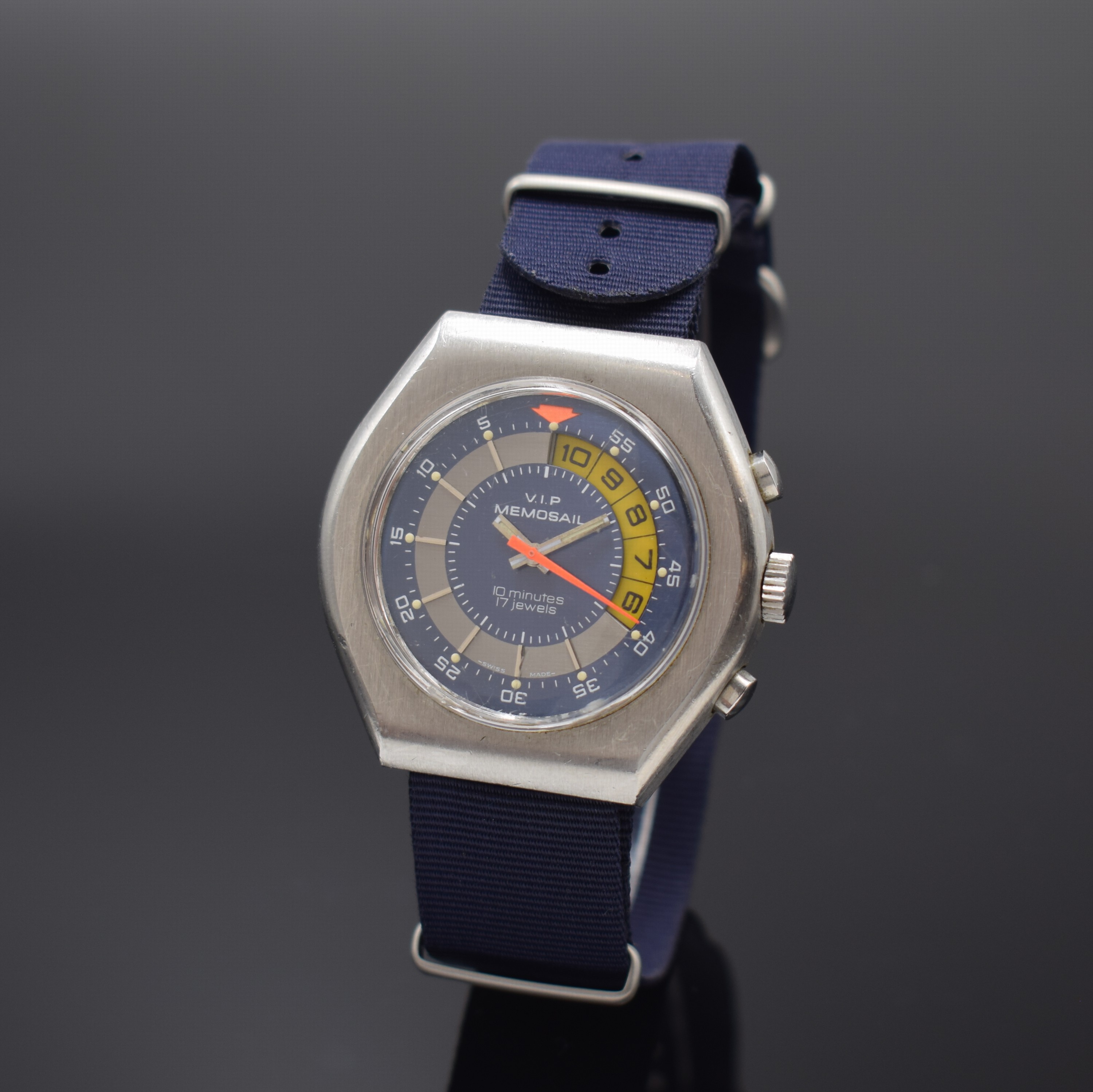 V.I.P. MEMOSAIL Yachting-Chronograph, Schweiz um 1970, Handaufzug, massives Edelstahlgeh., verschr. Boden, mehrfarb. Kontrastzifferbl. m. ...