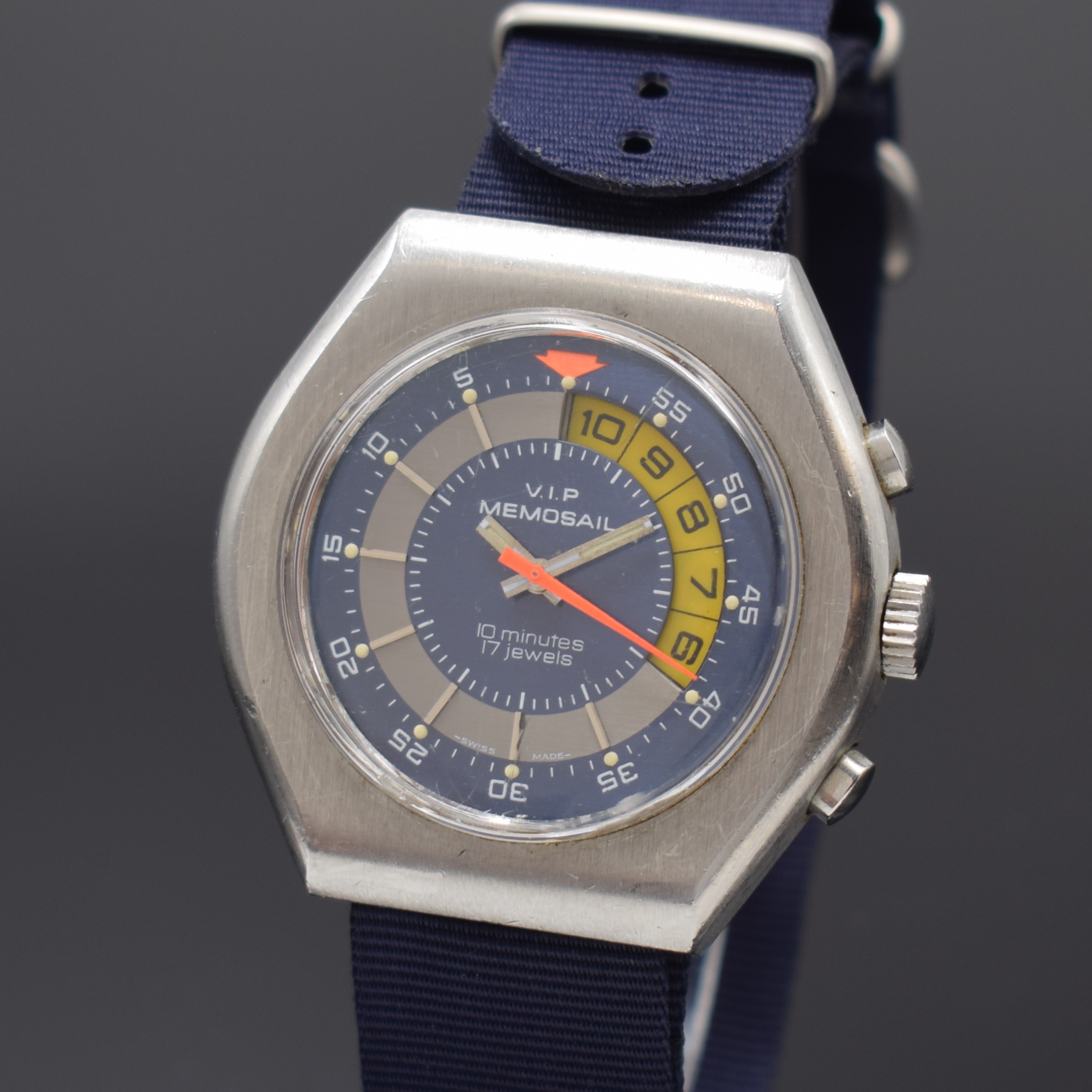 Detail a: V.I.P. MEMOSAIL Yachting-Chronograph, Schweiz um 1970, Handaufzug, massives Edelstahlgeh., verschr. Boden, mehrfarb. Kontrastzifferbl. m. ...