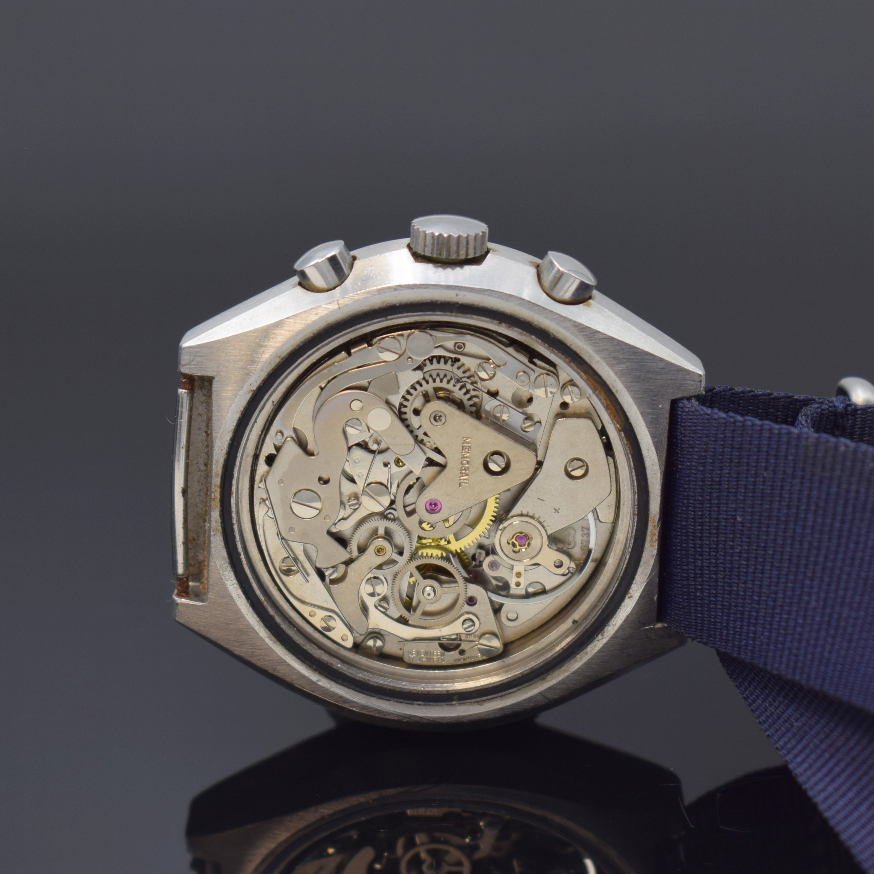 Detail d: V.I.P. MEMOSAIL Yachting-Chronograph, Schweiz um 1970, Handaufzug, massives Edelstahlgeh., verschr. Boden, mehrfarb. Kontrastzifferbl. m. ...