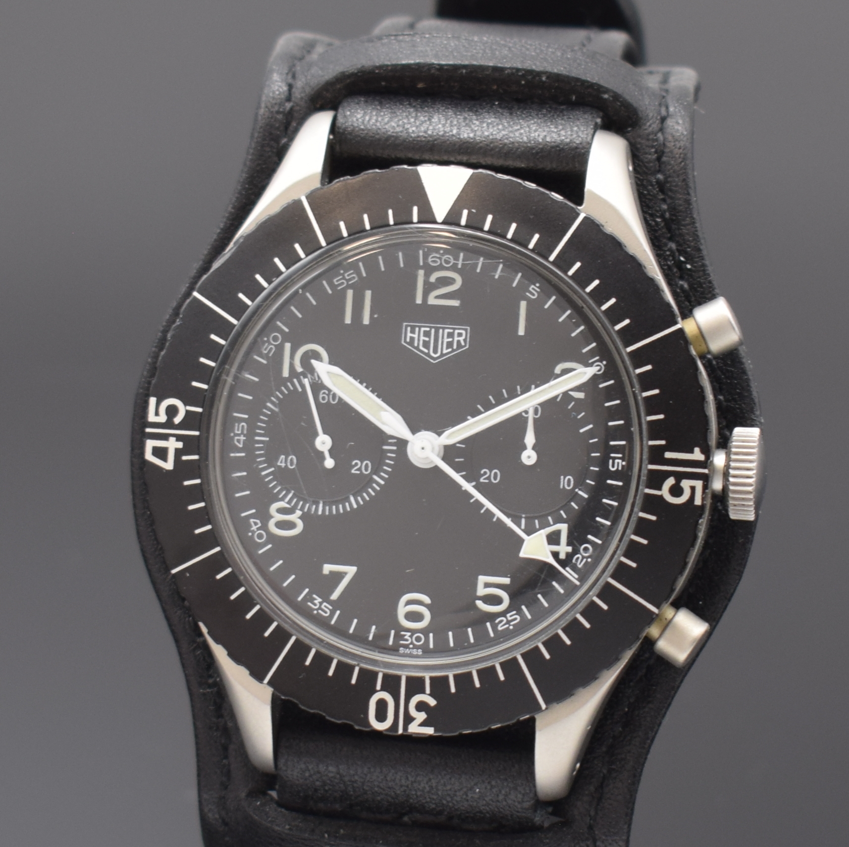 Detail a: HEUER Flyback-Schaltradchronograph der BUNDESWEHR Versorgungs-Nr. 6645-12-146-3774 / 6645-12-340-9456 Referenz 1550 SG, Schweiz um 1968, Handaufzug, ...