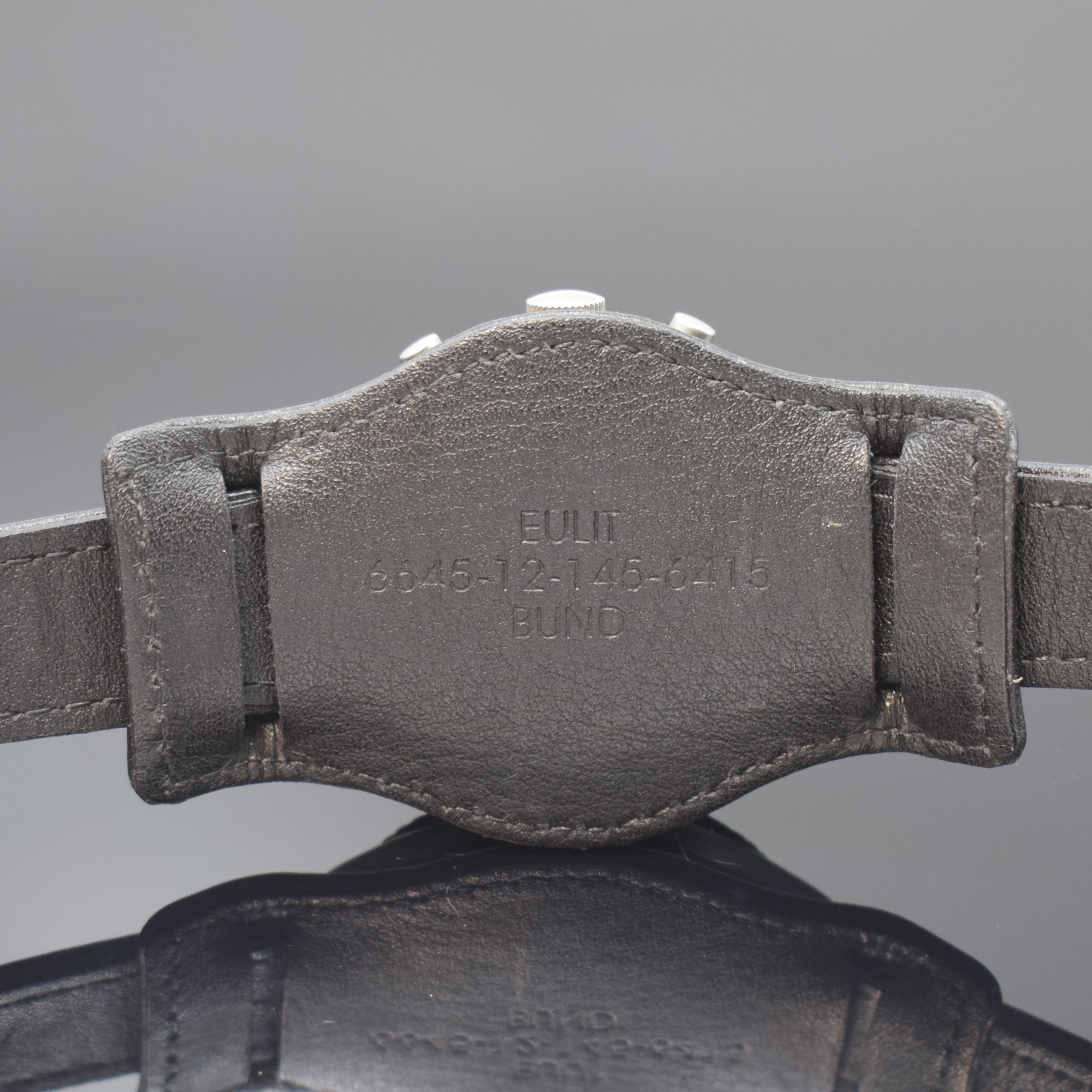Detail c: HEUER Flyback-Schaltradchronograph der BUNDESWEHR Versorgungs-Nr. 6645-12-146-3774 / 6645-12-340-9456 Referenz 1550 SG, Schweiz um 1968, Handaufzug, ...