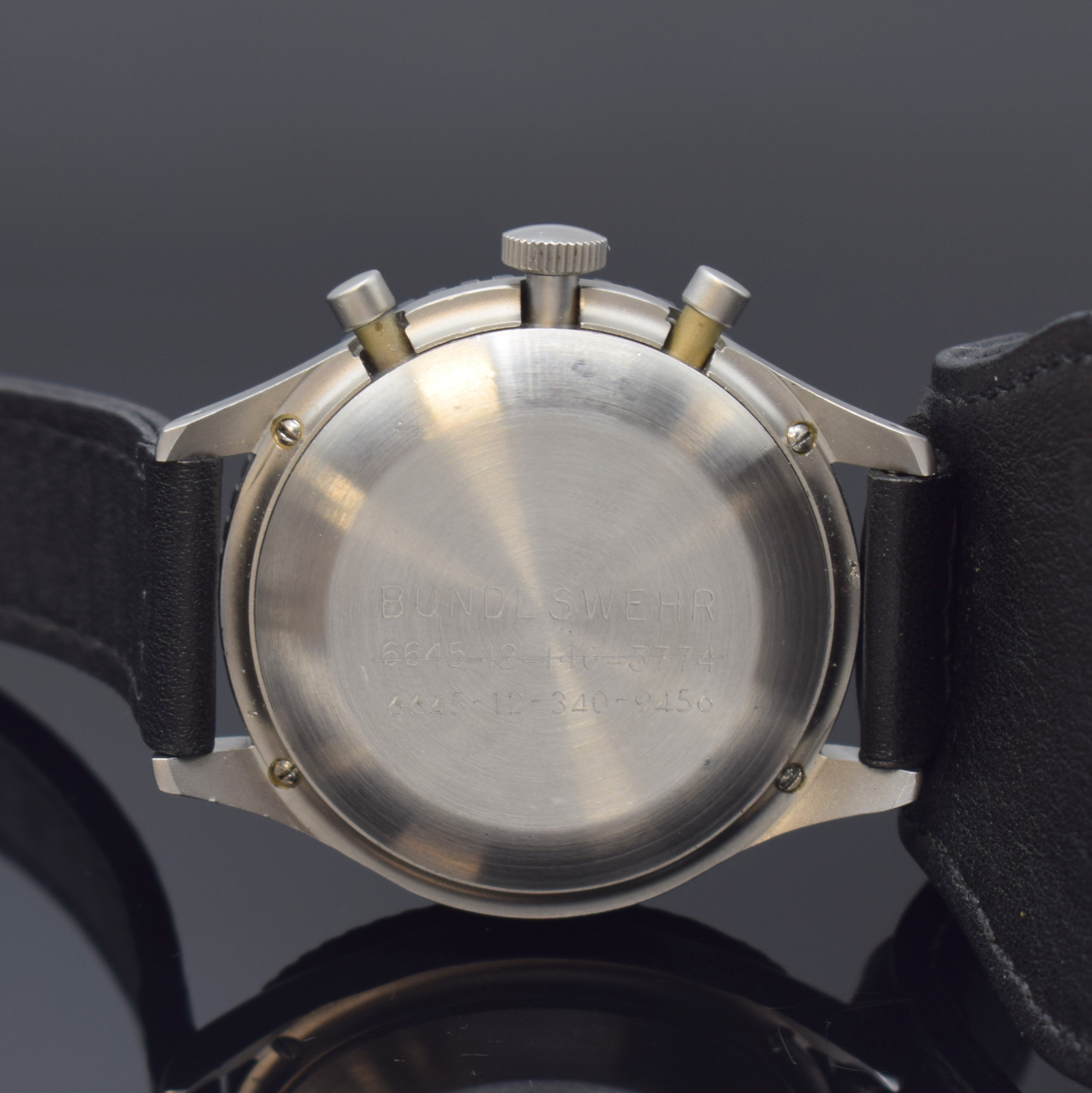 Detail d: HEUER Flyback-Schaltradchronograph der BUNDESWEHR Versorgungs-Nr. 6645-12-146-3774 / 6645-12-340-9456 Referenz 1550 SG, Schweiz um 1968, Handaufzug, ...