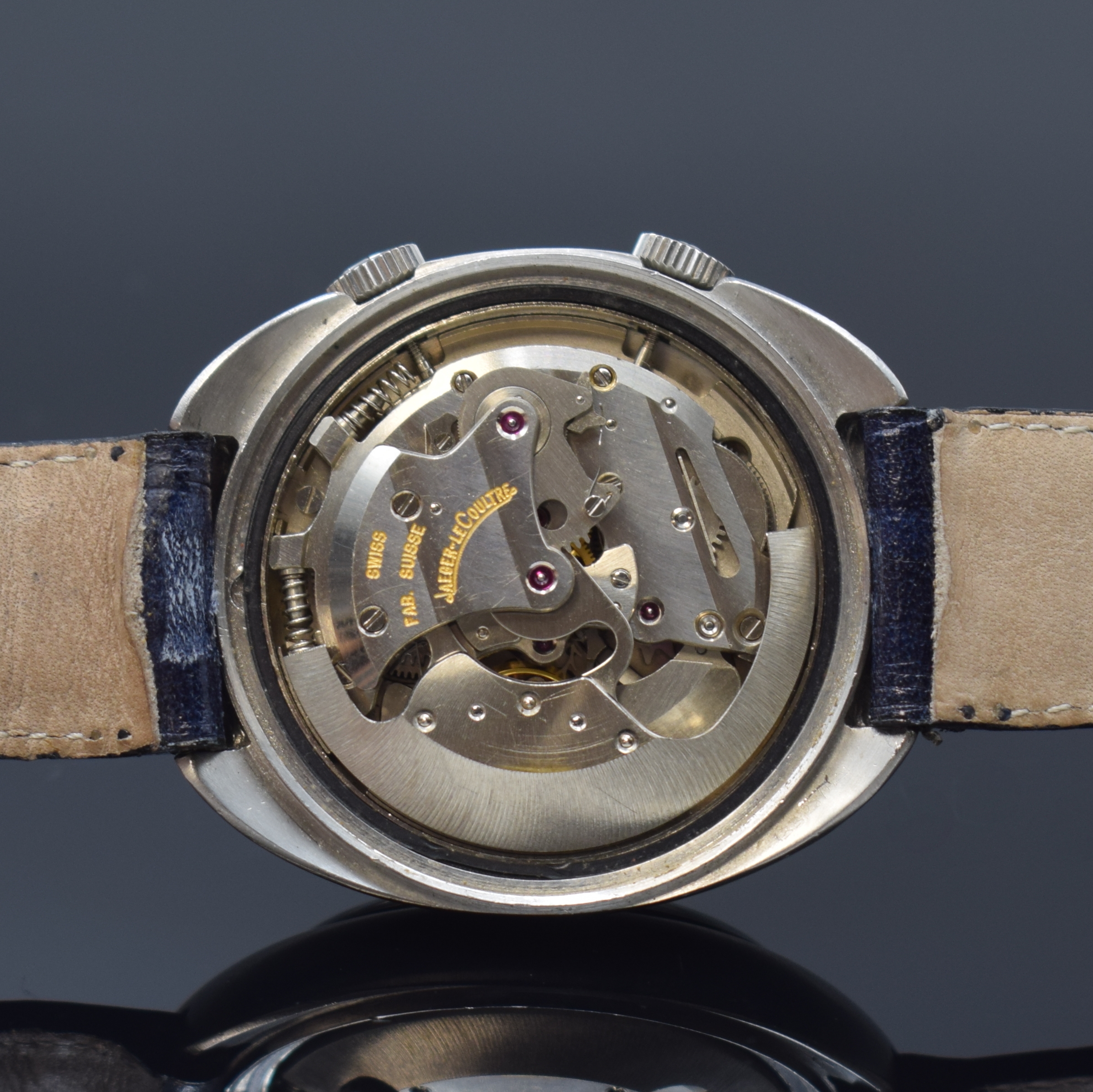Detail d: Jaeger-LeCoultre Memovox GT Armbandwecker in Stahl Referenz E861, Hammerautomatik, Schweiz um 1970, ovales, sat. Geh. m. verschr. Boden, silb. ...