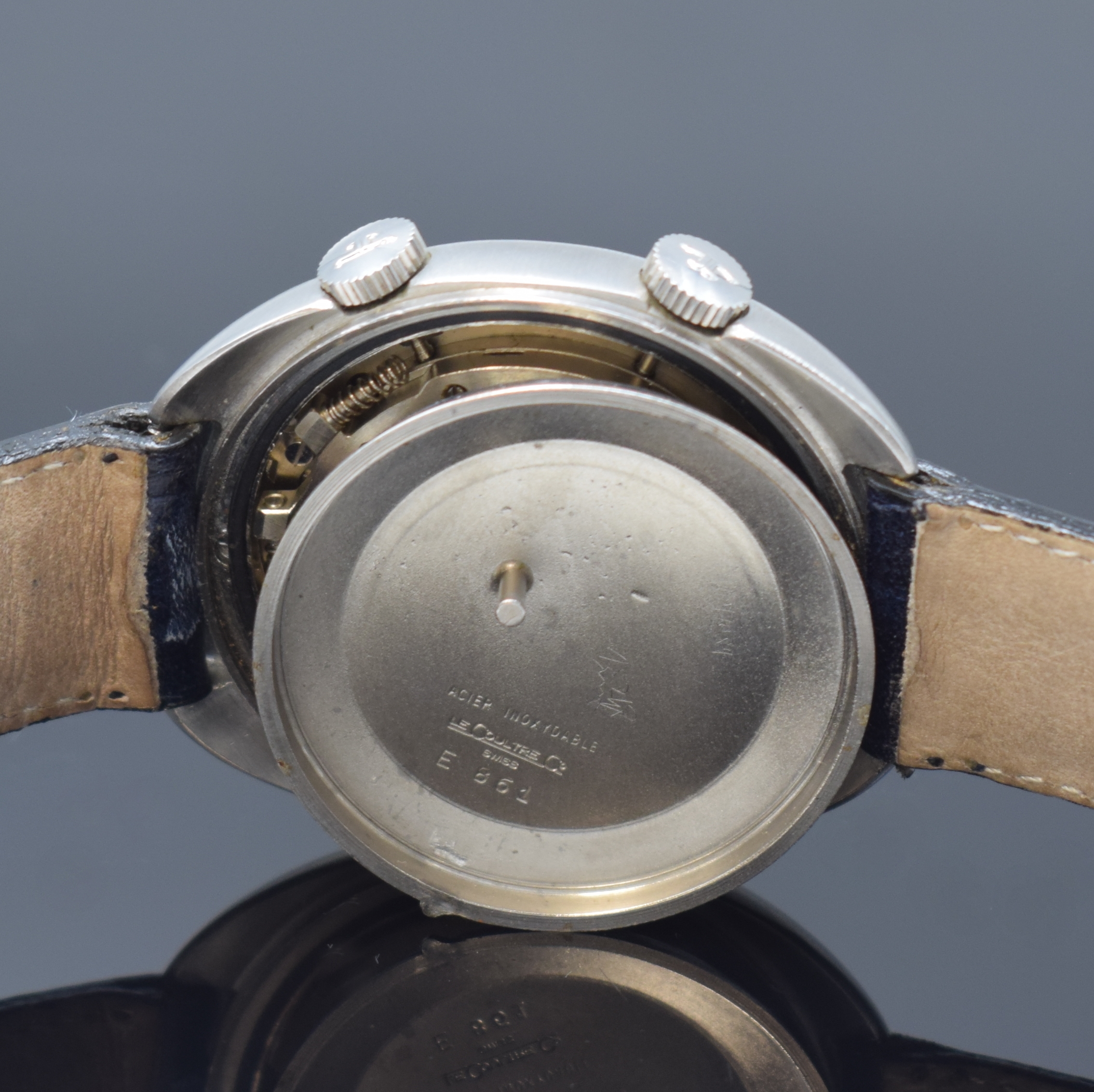 Detail e: Jaeger-LeCoultre Memovox GT Armbandwecker in Stahl Referenz E861, Hammerautomatik, Schweiz um 1970, ovales, sat. Geh. m. verschr. Boden, silb. ...