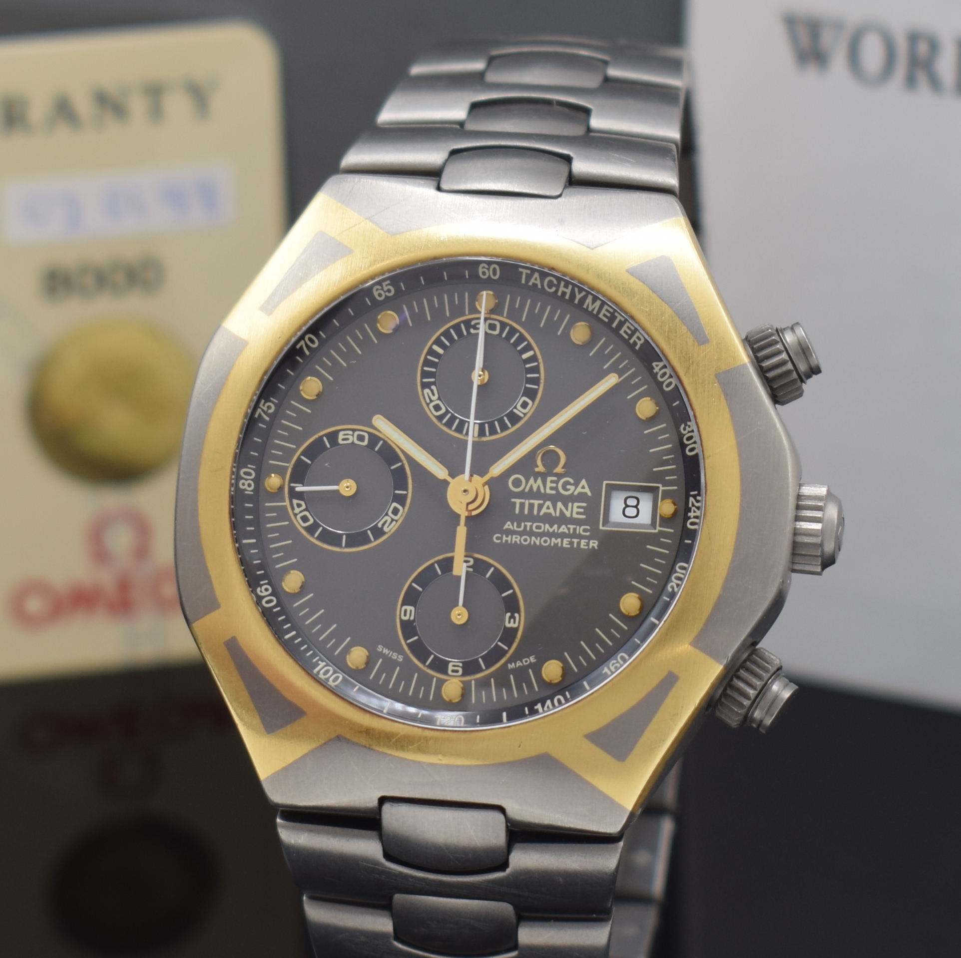 Detail a: OMEGA Armbandchronograph Titane Referenz 58944000, Automatik, Chronometer in Titan inkl. Titanband m. dopp. Faltschl., Boden m. Goldlogo aufgedr., ...