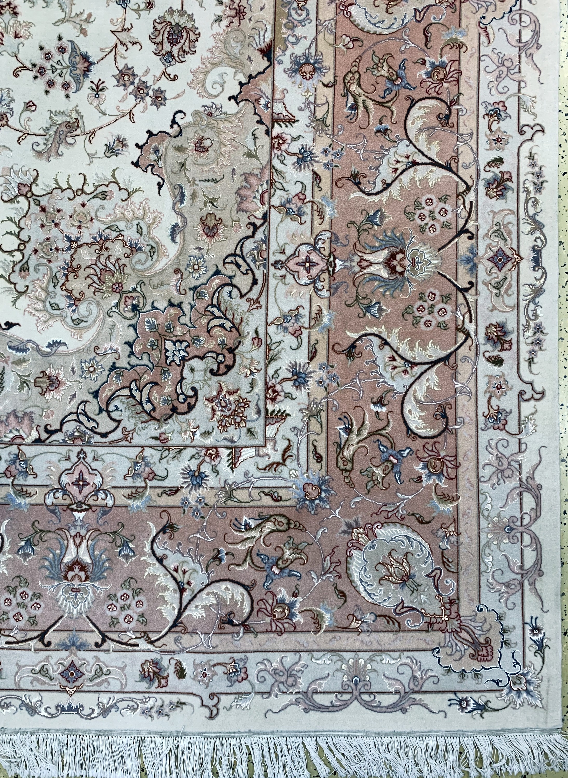 Detail a: Täbriz fein(50 Raj), Persien, Ende 20.Jhd, Korkwolle mit Seide, ca. 404 x 300 cm, ca. 500.000 Kn/qm, EHZ: 2
