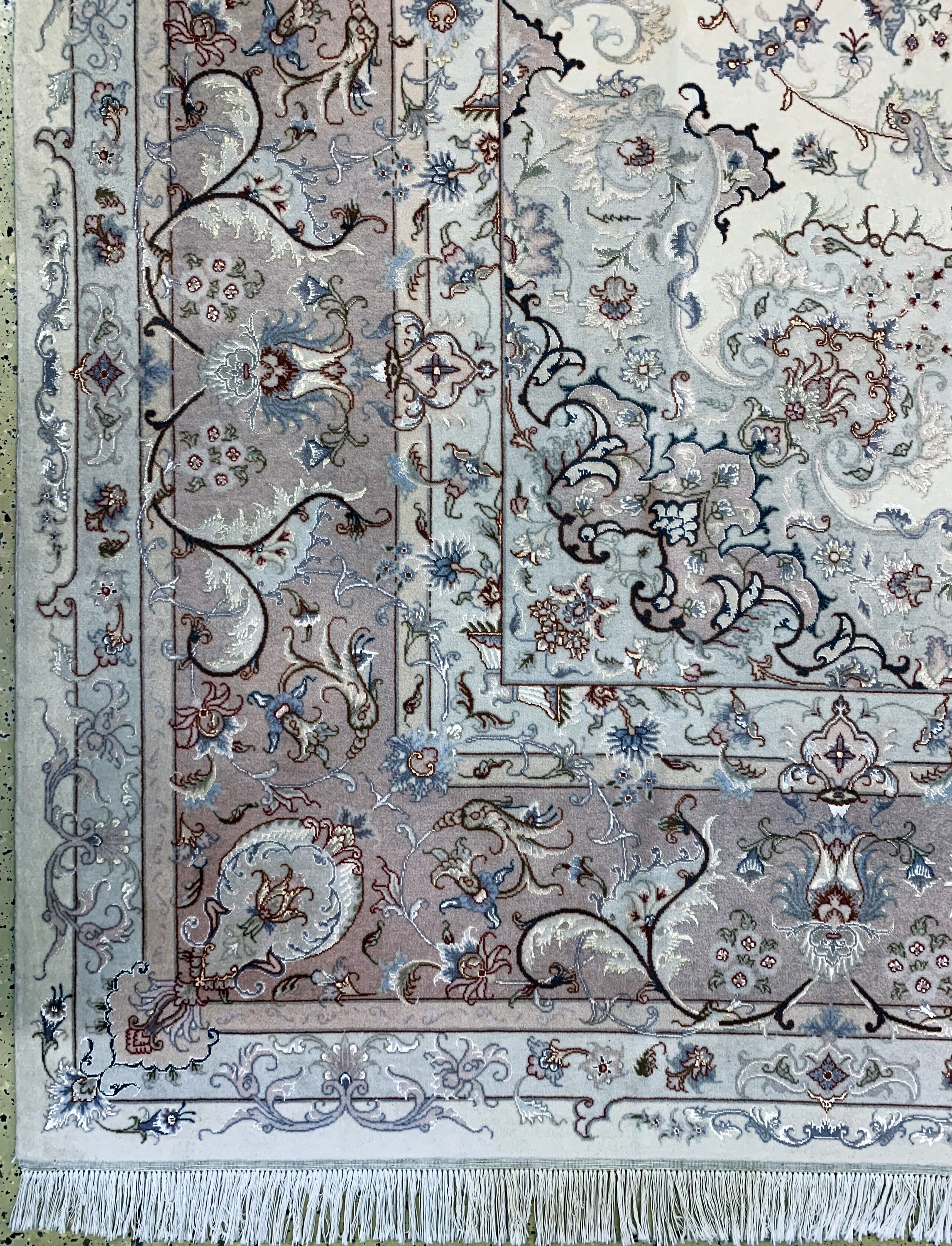 Detail b: Täbriz fein(50 Raj), Persien, Ende 20.Jhd, Korkwolle mit Seide, ca. 404 x 300 cm, ca. 500.000 Kn/qm, EHZ: 2