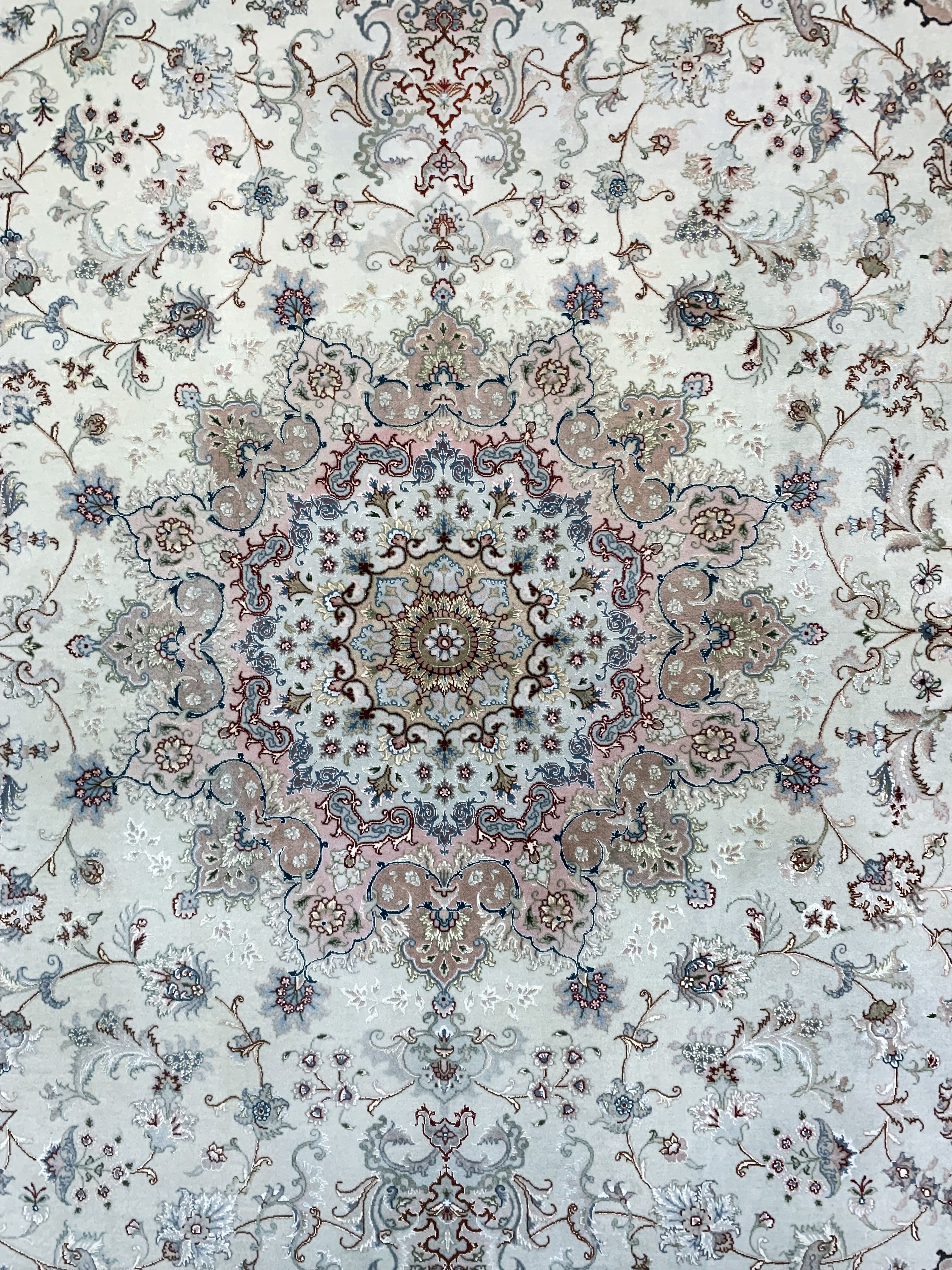 Detail c: Täbriz fein(50 Raj), Persien, Ende 20.Jhd, Korkwolle mit Seide, ca. 404 x 300 cm, ca. 500.000 Kn/qm, EHZ: 2