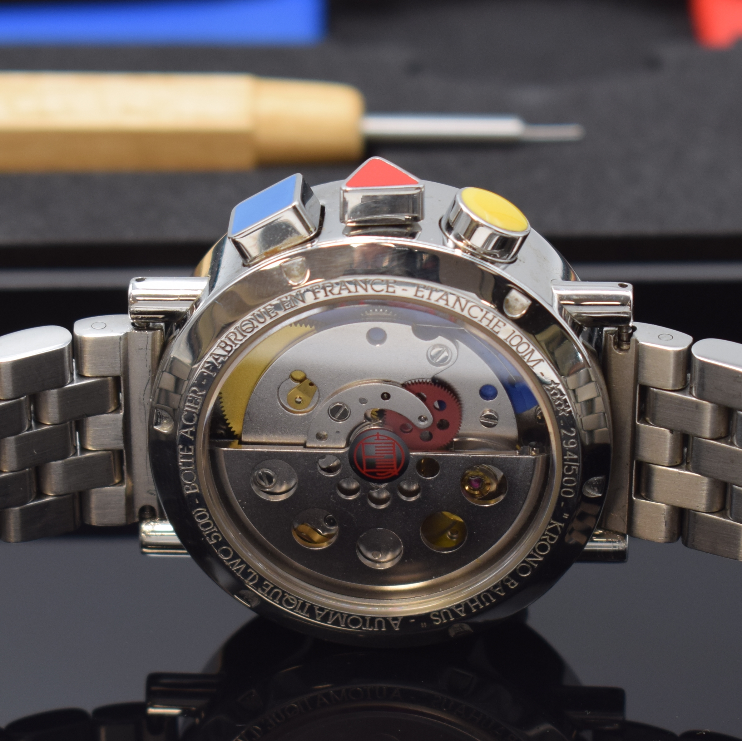 Detail d: ALAIN SILBERSTEIN Krono Bauhaus auf 500 Stück limitierter Armbandchronograph, Schweiz / Frankreich um 1995, verschr. Edelstahlgeh. inkl. orig. ...