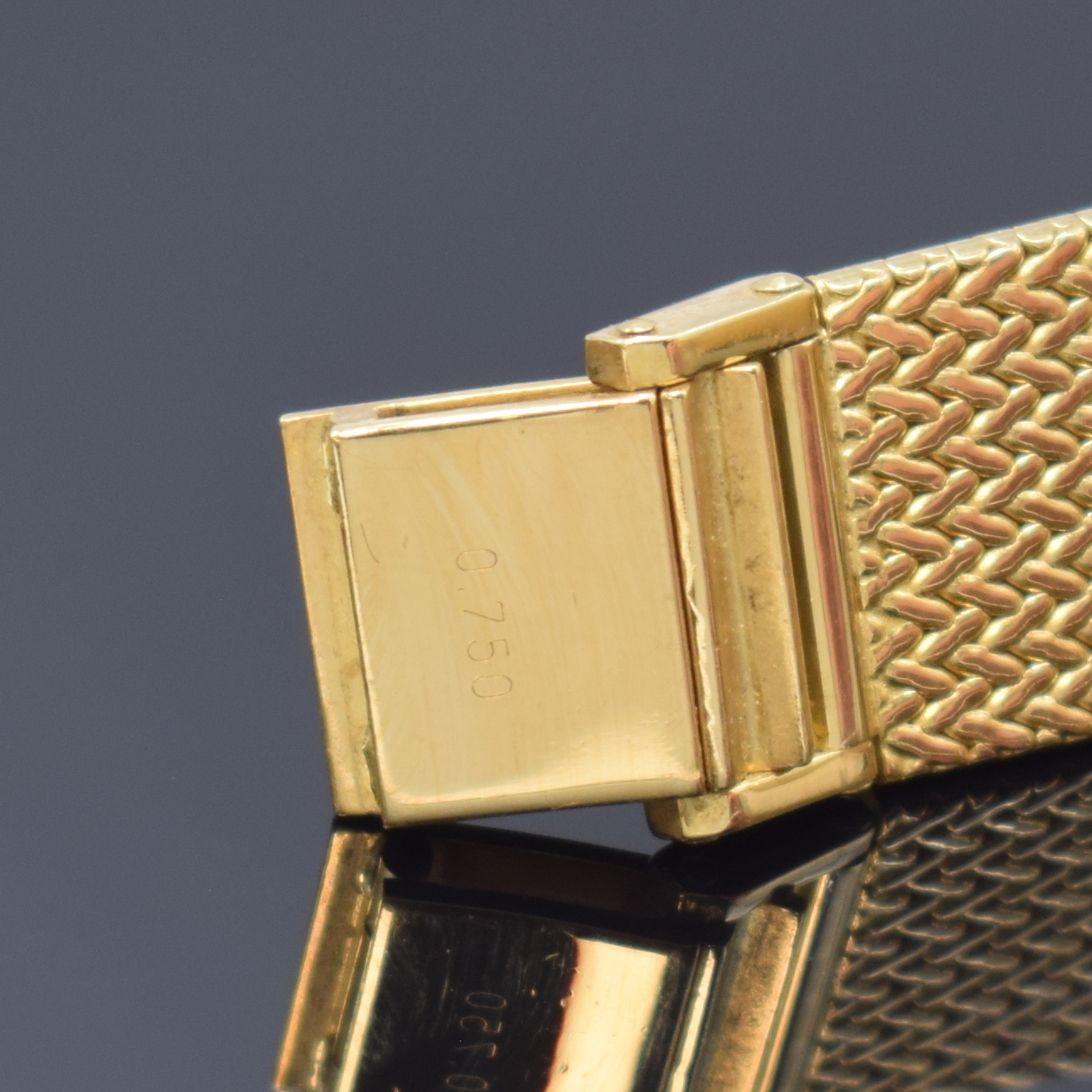Detail b: GENEVE Armbanduhr in GG 750/000, Schweiz um 1975, quarz, Boden aufgedr., goldfarb. Zifferbl. m. aufgel. Std.-Ind., schwarze Zeiger, Datum b. 3, M. ...