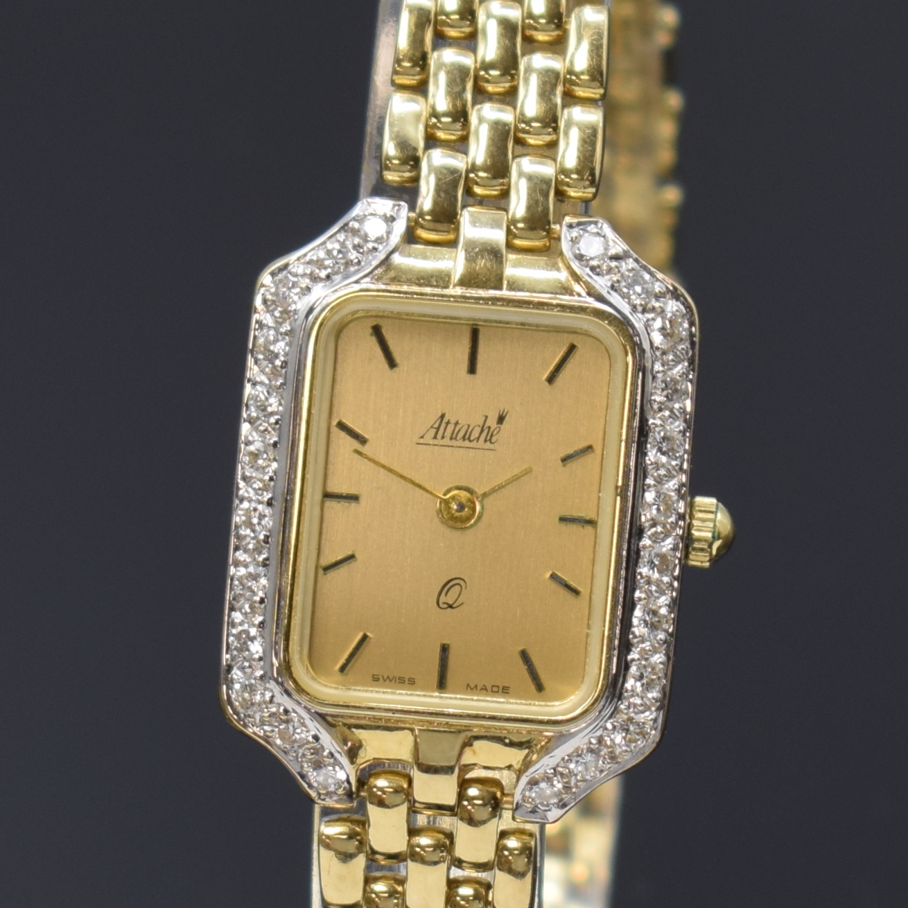 Detail a: ATTACHE Damenarmbanduhr in GG 585/000 mit Diamanten, Schweiz um 1970, quarz, Boden aufgedr., Geh. m. Diamanten bes., gold. Zifferbl. m. aufges. ...