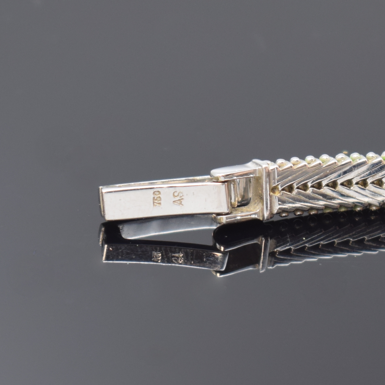 Detail b: CONSTANTA Damenarmbanduhr in WG 750/000 mit Diamanten, Schweiz um 1965, Handaufzug, Boden aufgedr., 6 Diamanten, silb. Zifferbl. m. silb. Std.-Ind., ...