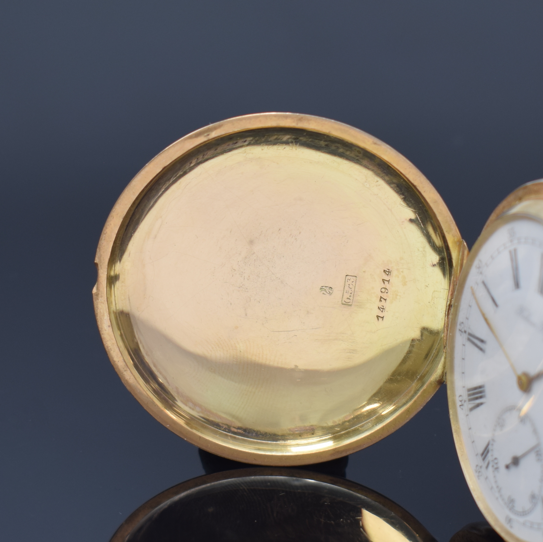 Detail a: Savonette Taschenuhr in RG 583/000 mit Kette in GG 585/000, Schweiz um 1900, glattes 3- Deckel-Goldgeh. dell., Sprungdeckel m. Monogramm, ...