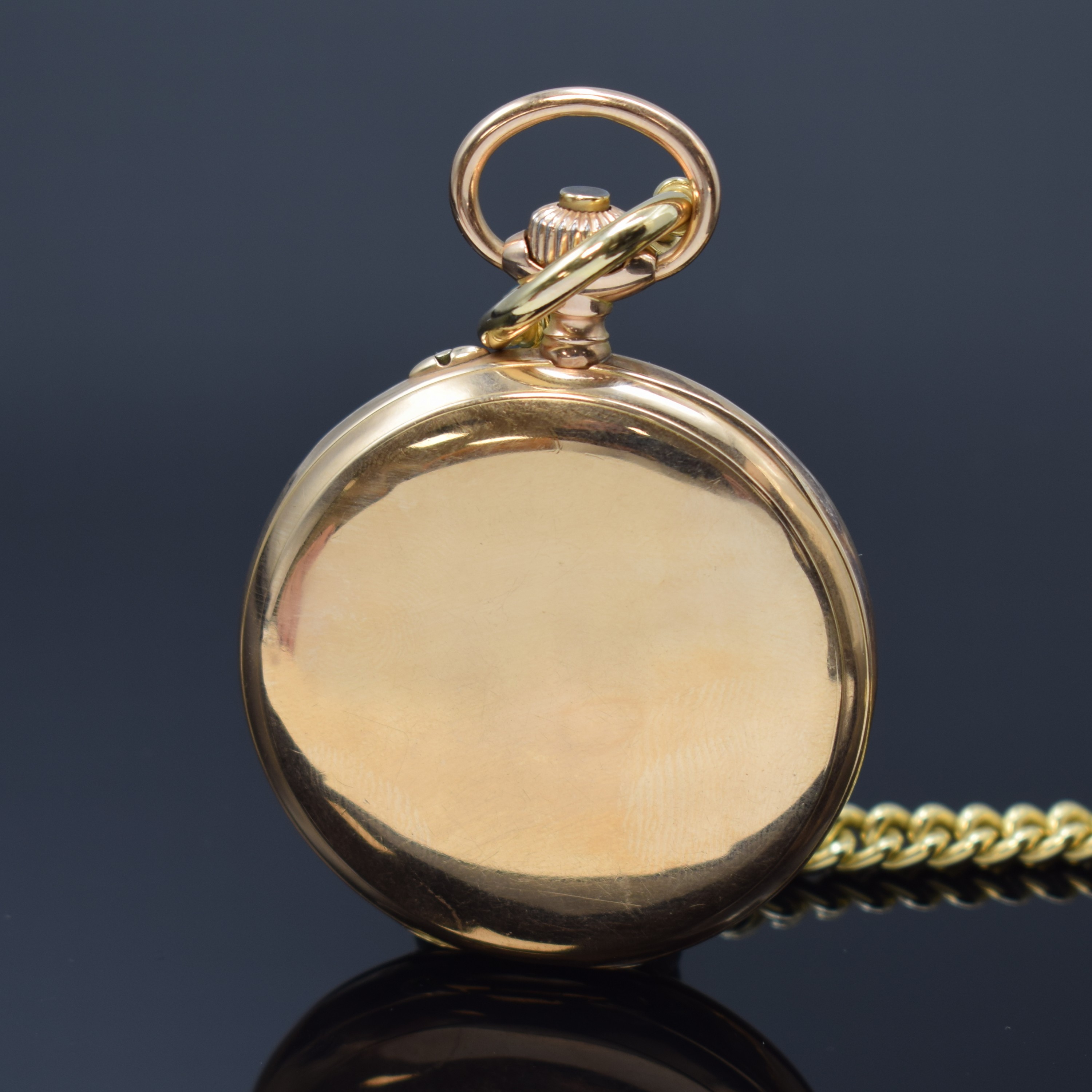 Detail c: Savonette Taschenuhr in RG 583/000 mit Kette in GG 585/000, Schweiz um 1900, glattes 3- Deckel-Goldgeh. dell., Sprungdeckel m. Monogramm, ...