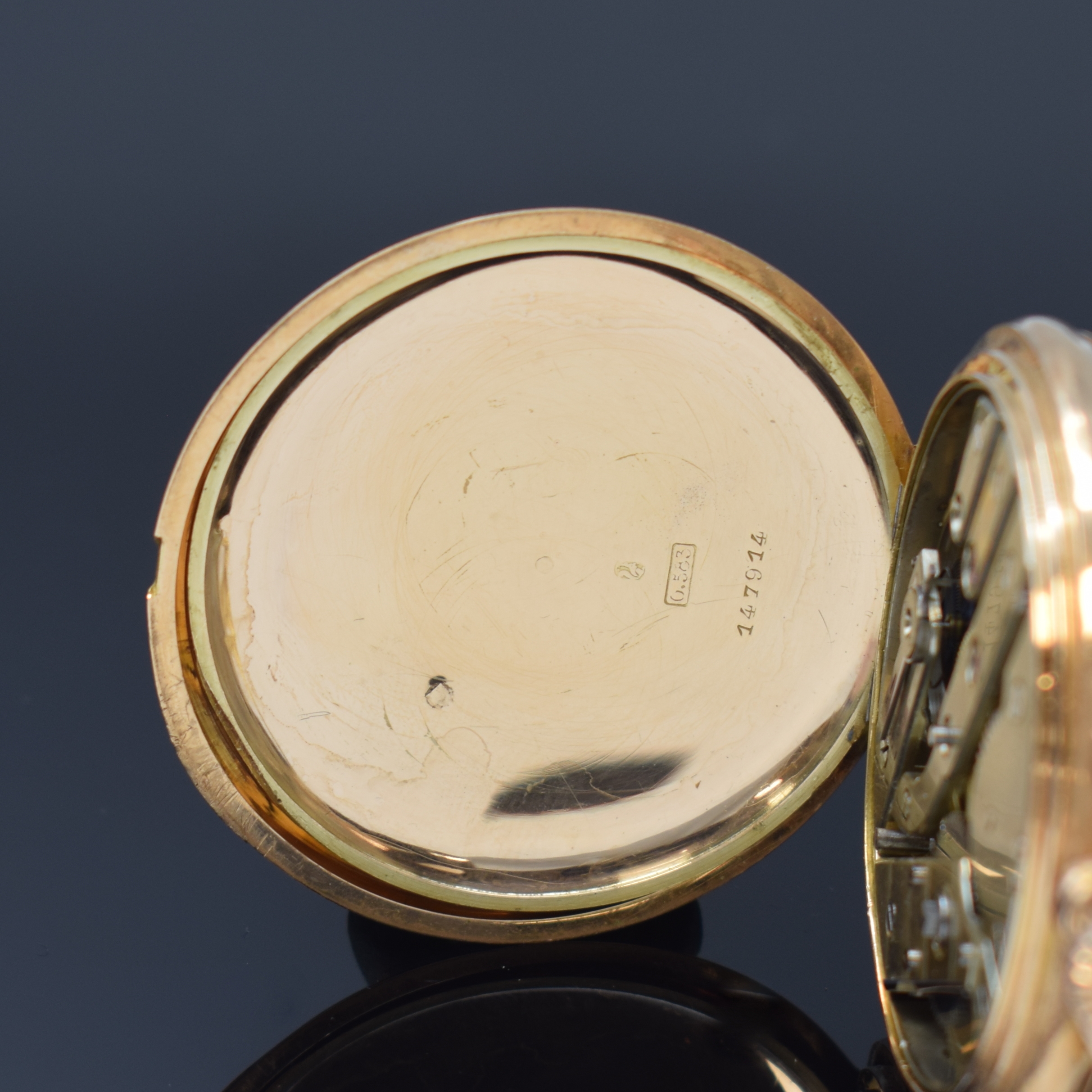 Detail f: Savonette Taschenuhr in RG 583/000 mit Kette in GG 585/000, Schweiz um 1900, glattes 3- Deckel-Goldgeh. dell., Sprungdeckel m. Monogramm, ...