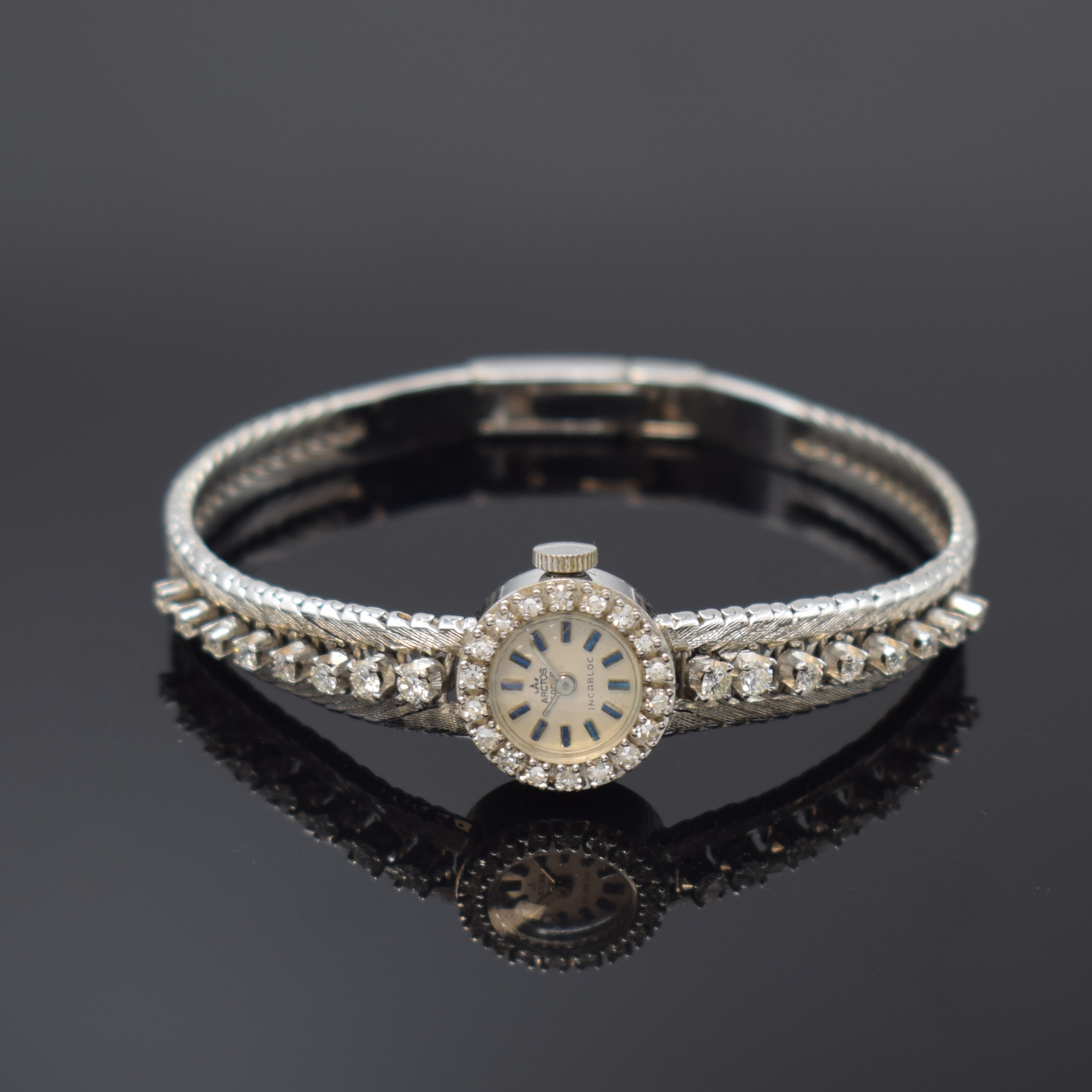 ARCTOS Damenarmbanduhr in WG 750/000 mit Diamanten, Schweiz um 1965, Handaufzug, Boden aufgedr., Lünette u. Band mit Diamanten bes., silb. Zifferbl. ...