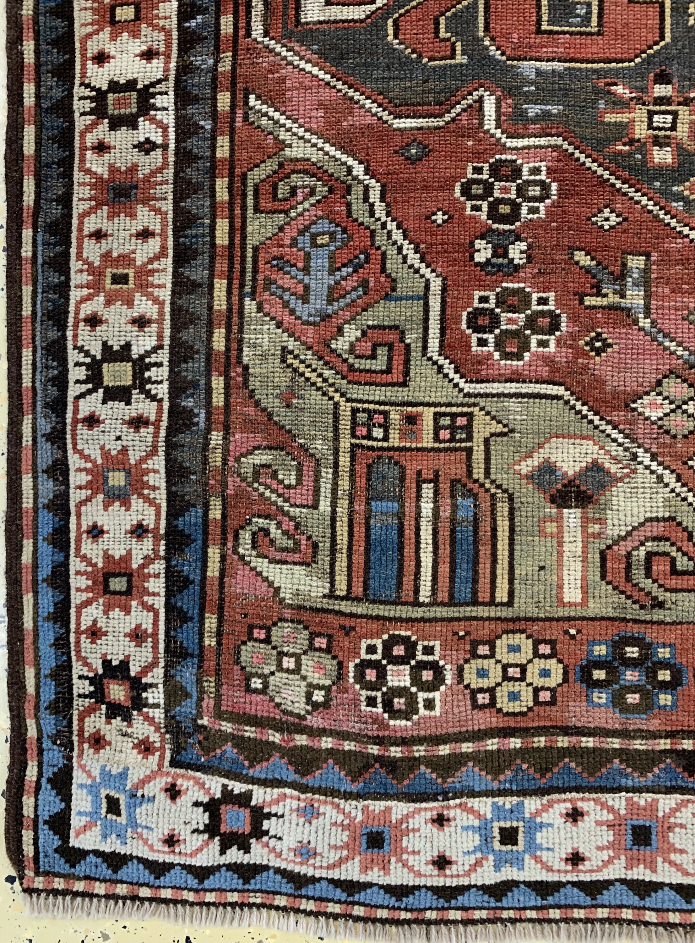 Detail b: "Ein Medallion-Wolkenband", Kazak, Kaukasus, 19.Jhd, Wolle auf Wolle, ca. 173 x 110 cm, EHZ: 2-3, (grossflächig restauriert)