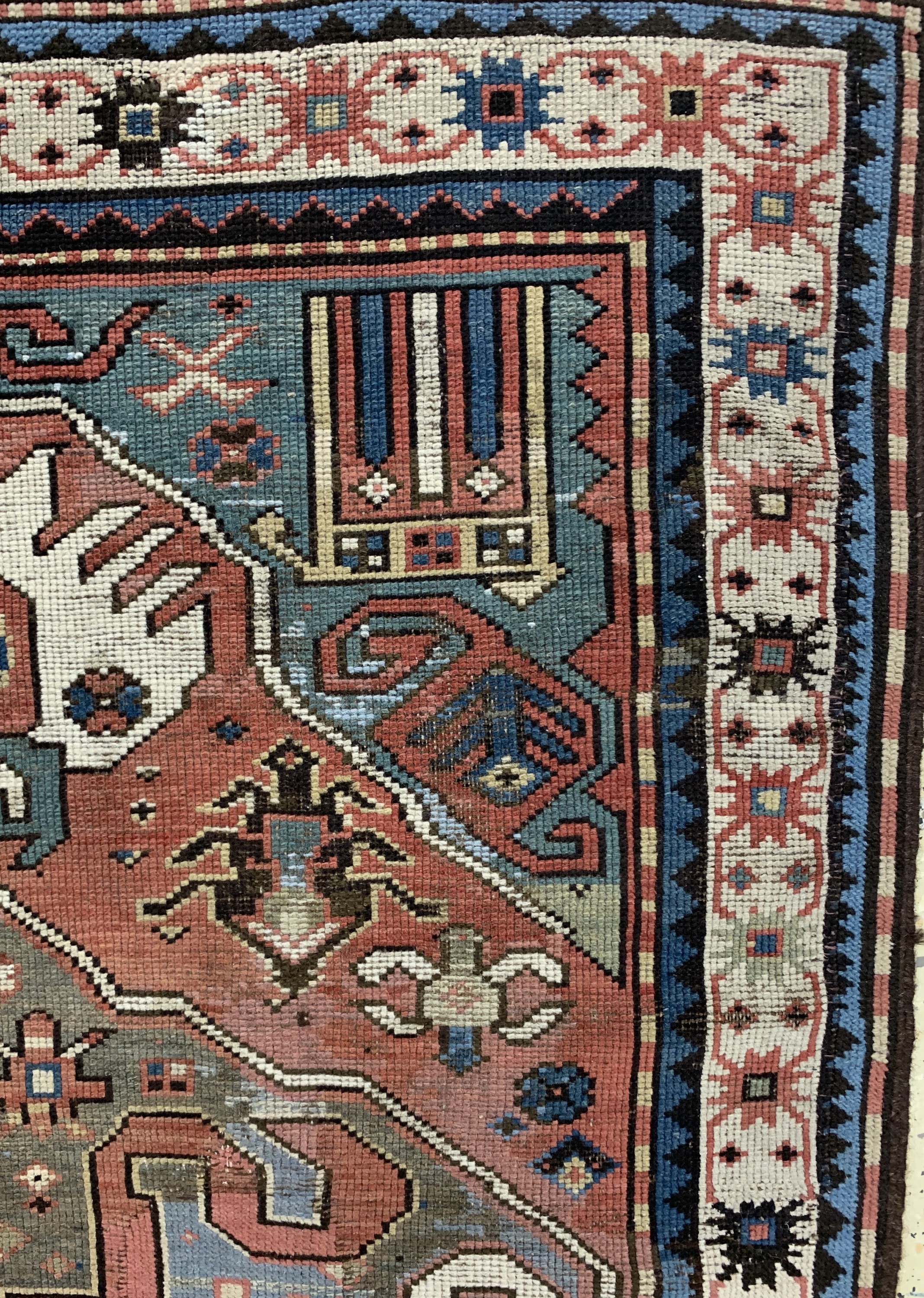 Detail e: "Ein Medallion-Wolkenband", Kazak, Kaukasus, 19.Jhd, Wolle auf Wolle, ca. 173 x 110 cm, EHZ: 2-3, (grossflächig restauriert)