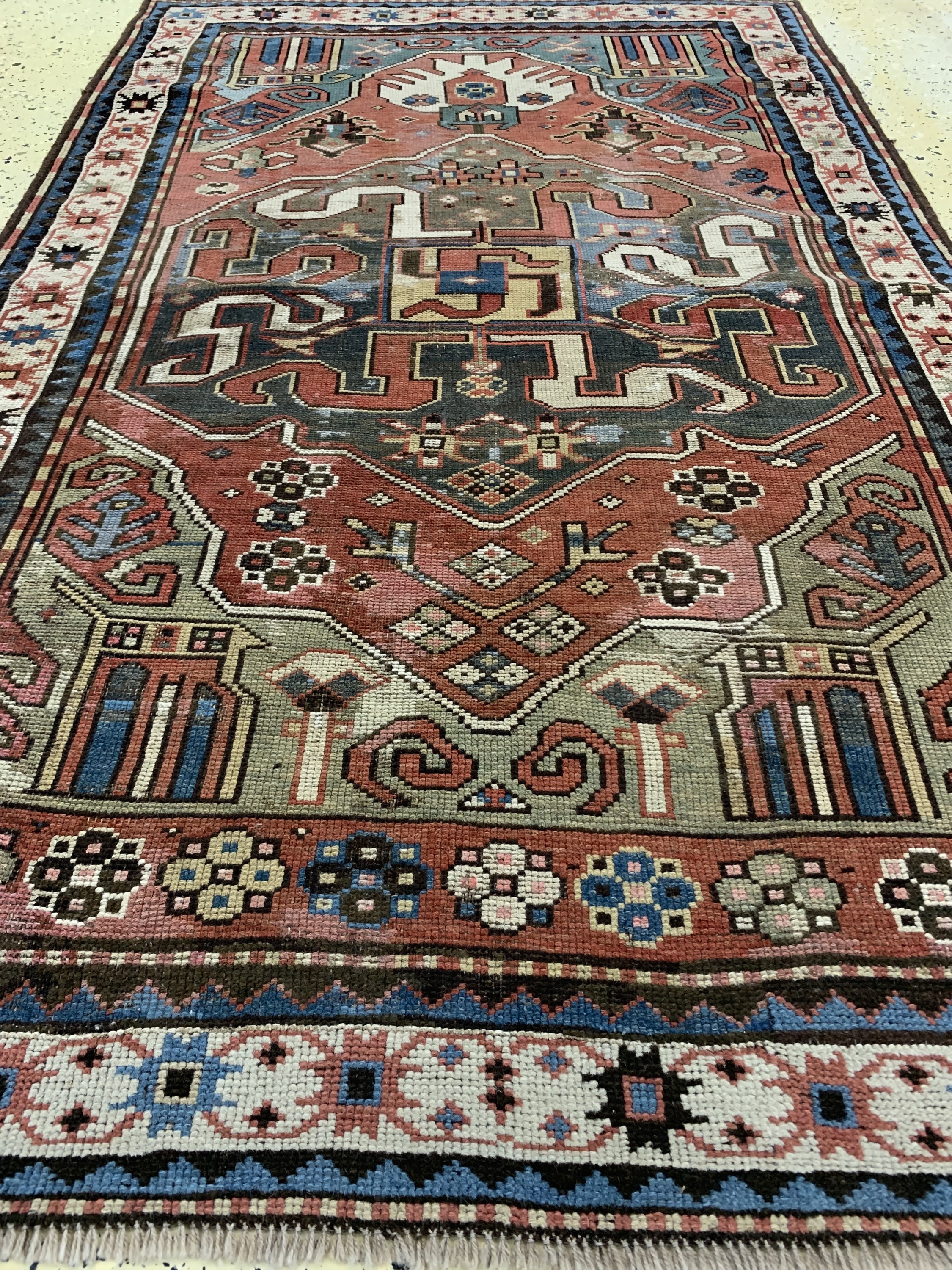 Detail f: "Ein Medallion-Wolkenband", Kazak, Kaukasus, 19.Jhd, Wolle auf Wolle, ca. 173 x 110 cm, EHZ: 2-3, (grossflächig restauriert)