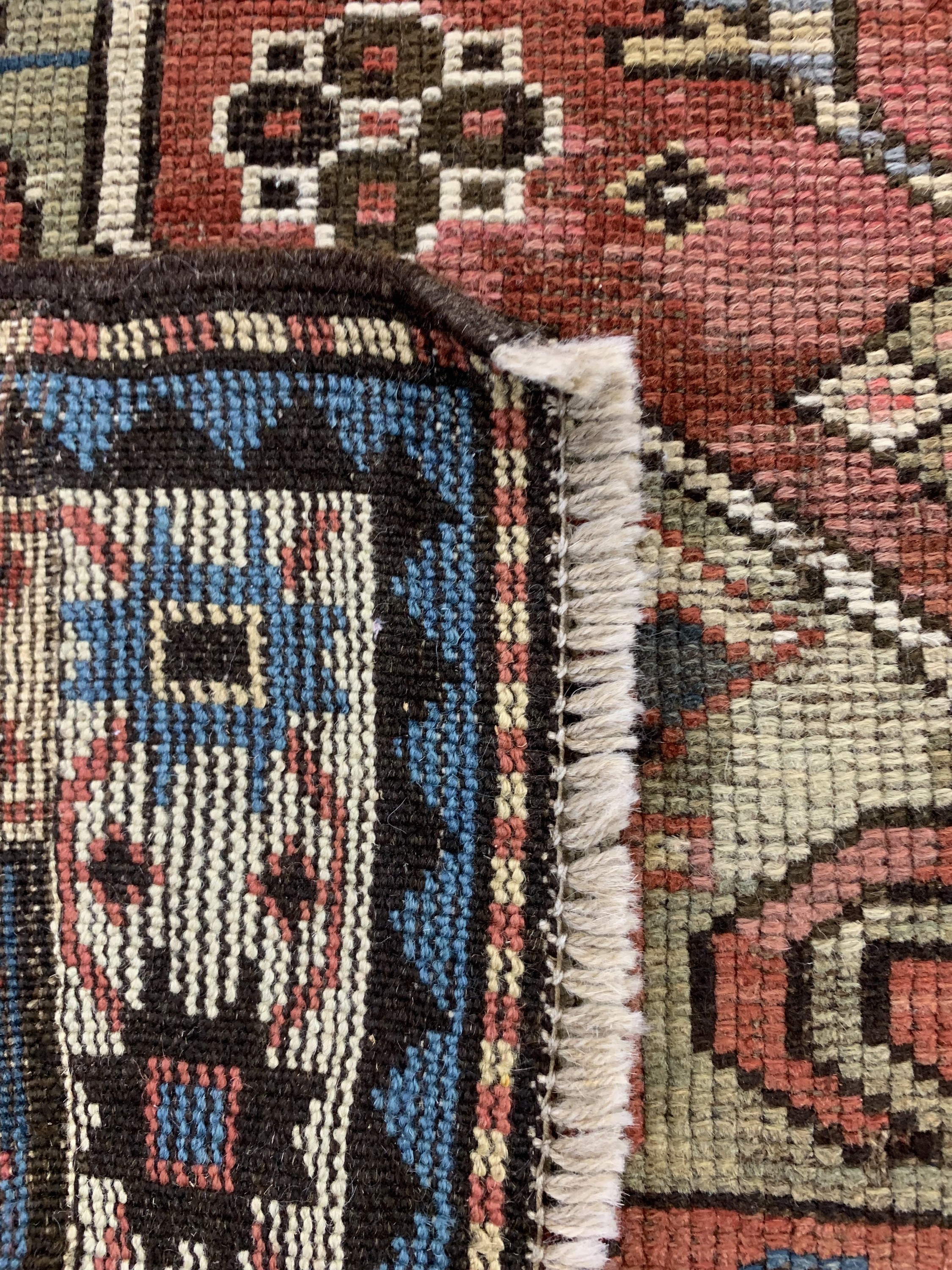 Detail g: "Ein Medallion-Wolkenband", Kazak, Kaukasus, 19.Jhd, Wolle auf Wolle, ca. 173 x 110 cm, EHZ: 2-3, (grossflächig restauriert)