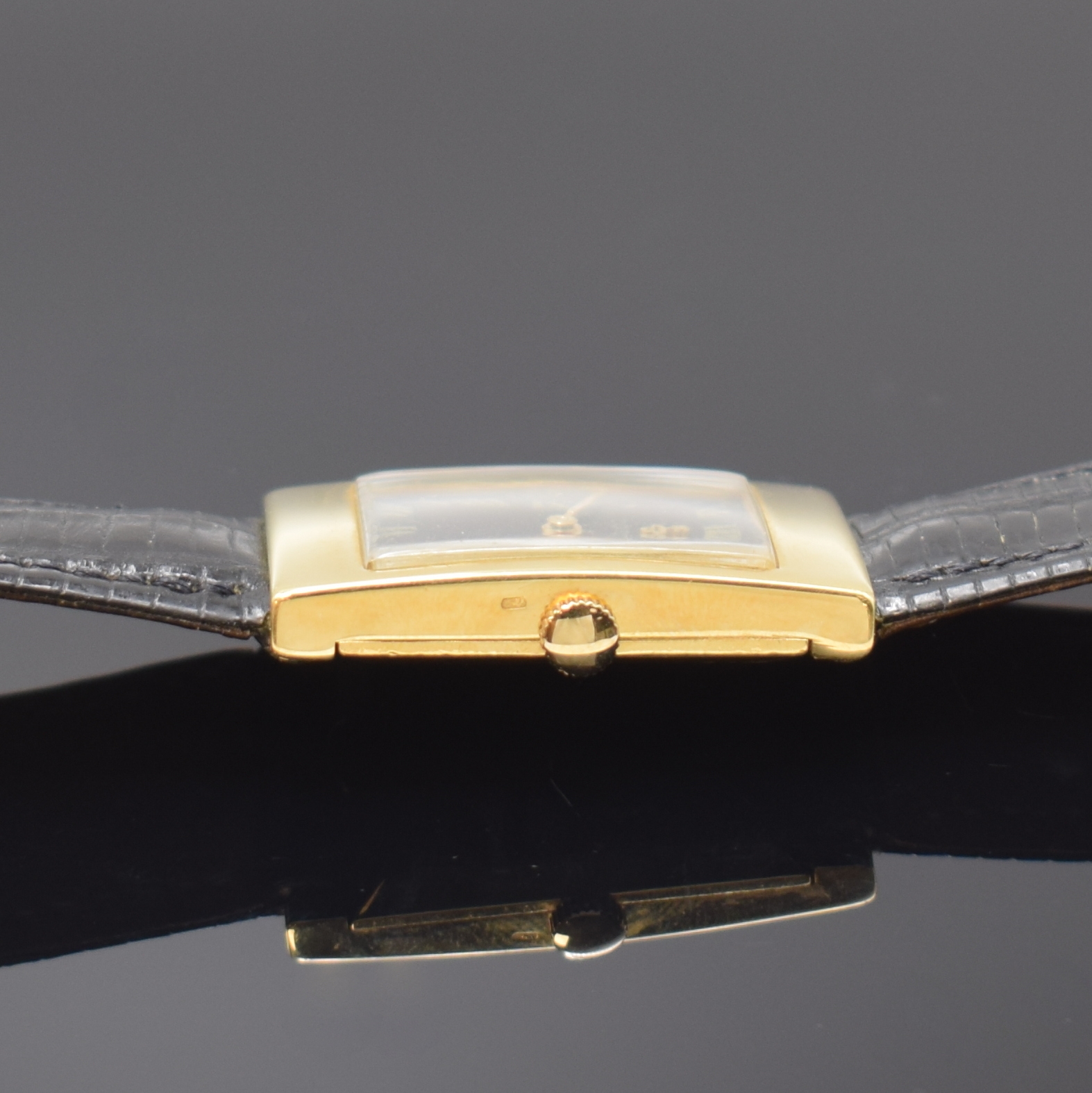 Detail b: CORUM Damenarmbanduhr in GG 750/000 Referenz 8003, Schweiz um 1970, Handaufzug, 2-tlg. Geh., Boden aufgedr., verd. Bandanst., schwarzes Zifferbl. m. ...
