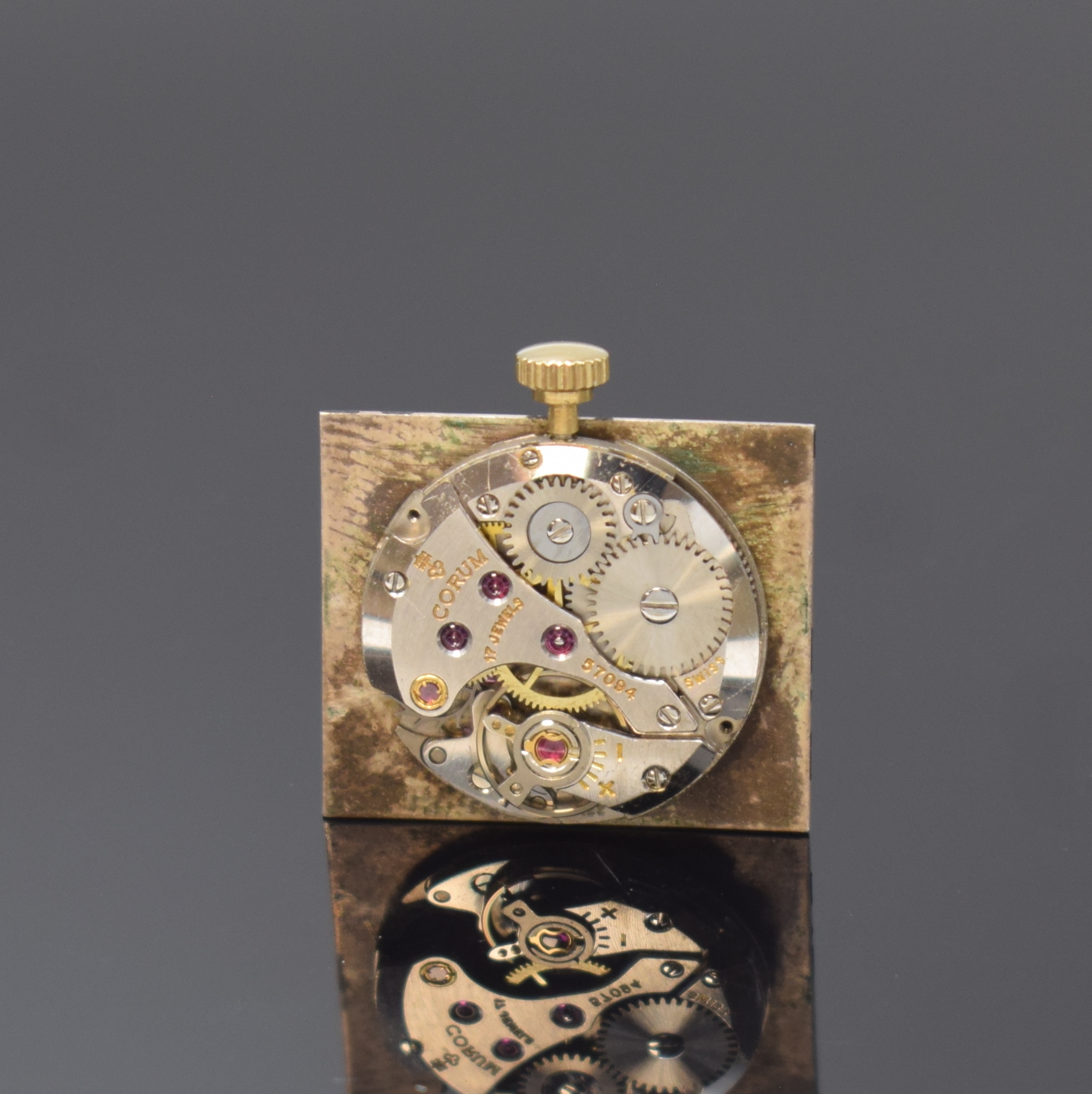 Detail d: CORUM Damenarmbanduhr in GG 750/000 Referenz 8003, Schweiz um 1970, Handaufzug, 2-tlg. Geh., Boden aufgedr., verd. Bandanst., schwarzes Zifferbl. m. ...