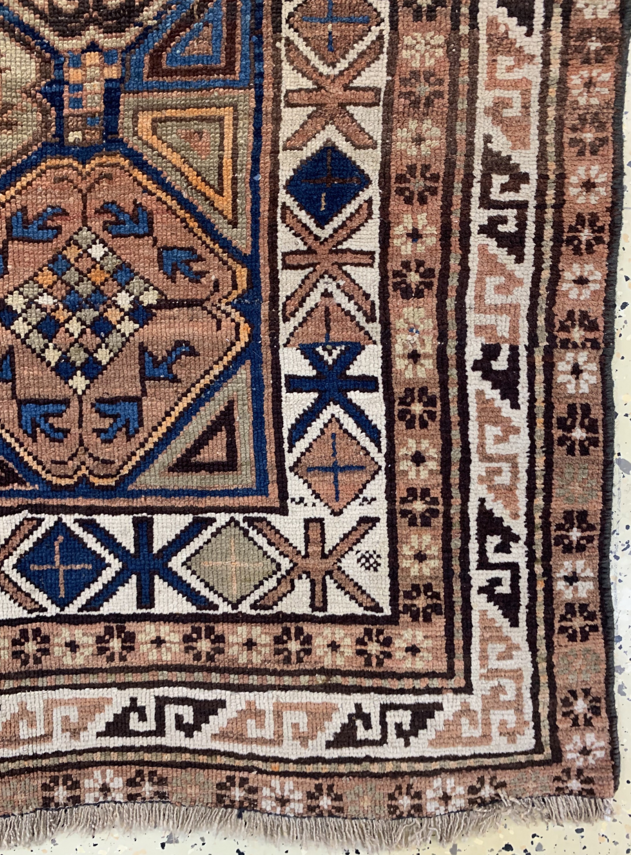 Detail a: Antiker Karabagh, Kaukasus, um 1900, Wolle auf Wolle, ca. 103 x 115 cm, EHZ: 2-3, (zusammengesetzt)