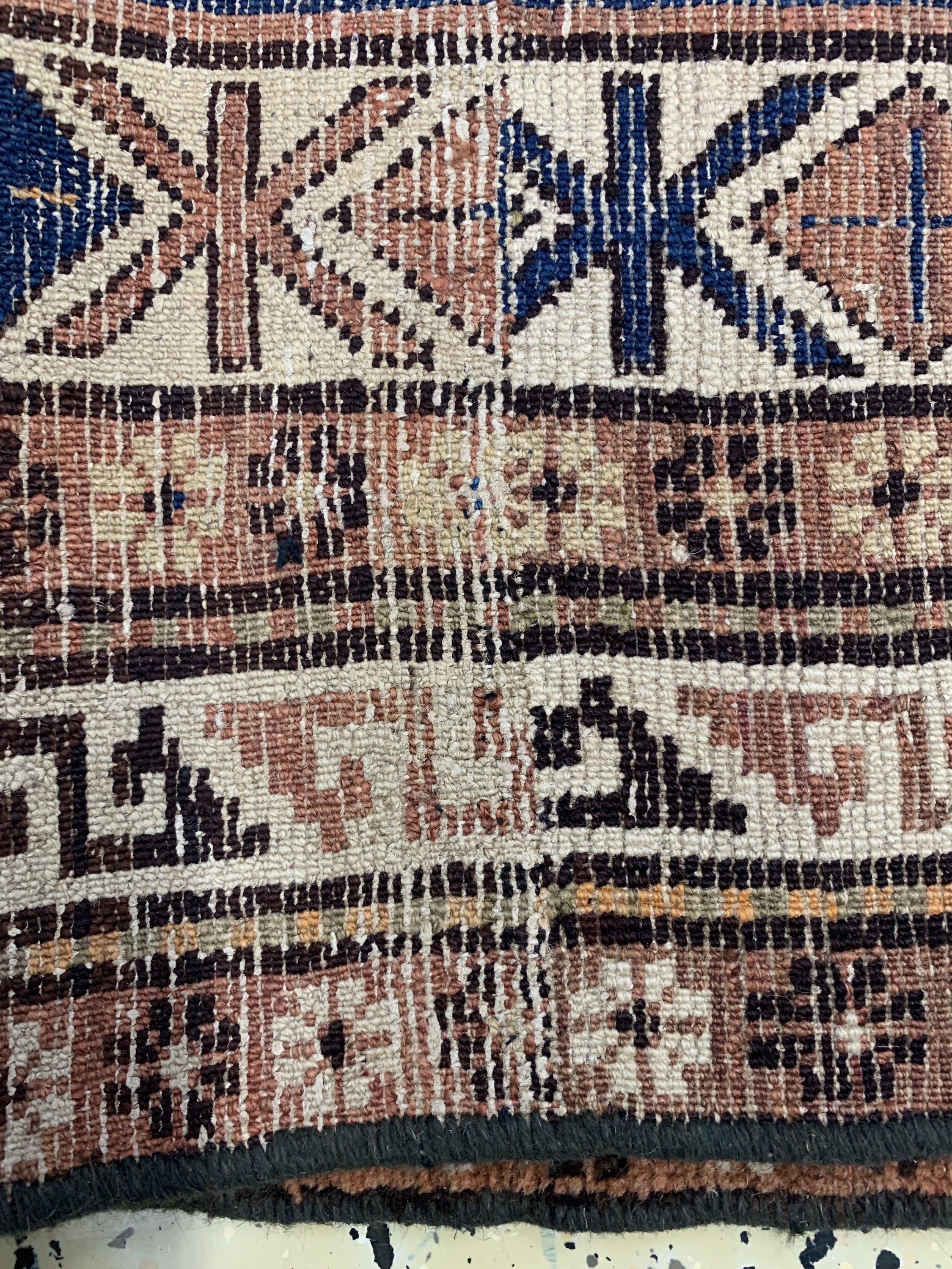 Detail g: Antiker Karabagh, Kaukasus, um 1900, Wolle auf Wolle, ca. 103 x 115 cm, EHZ: 2-3, (zusammengesetzt)