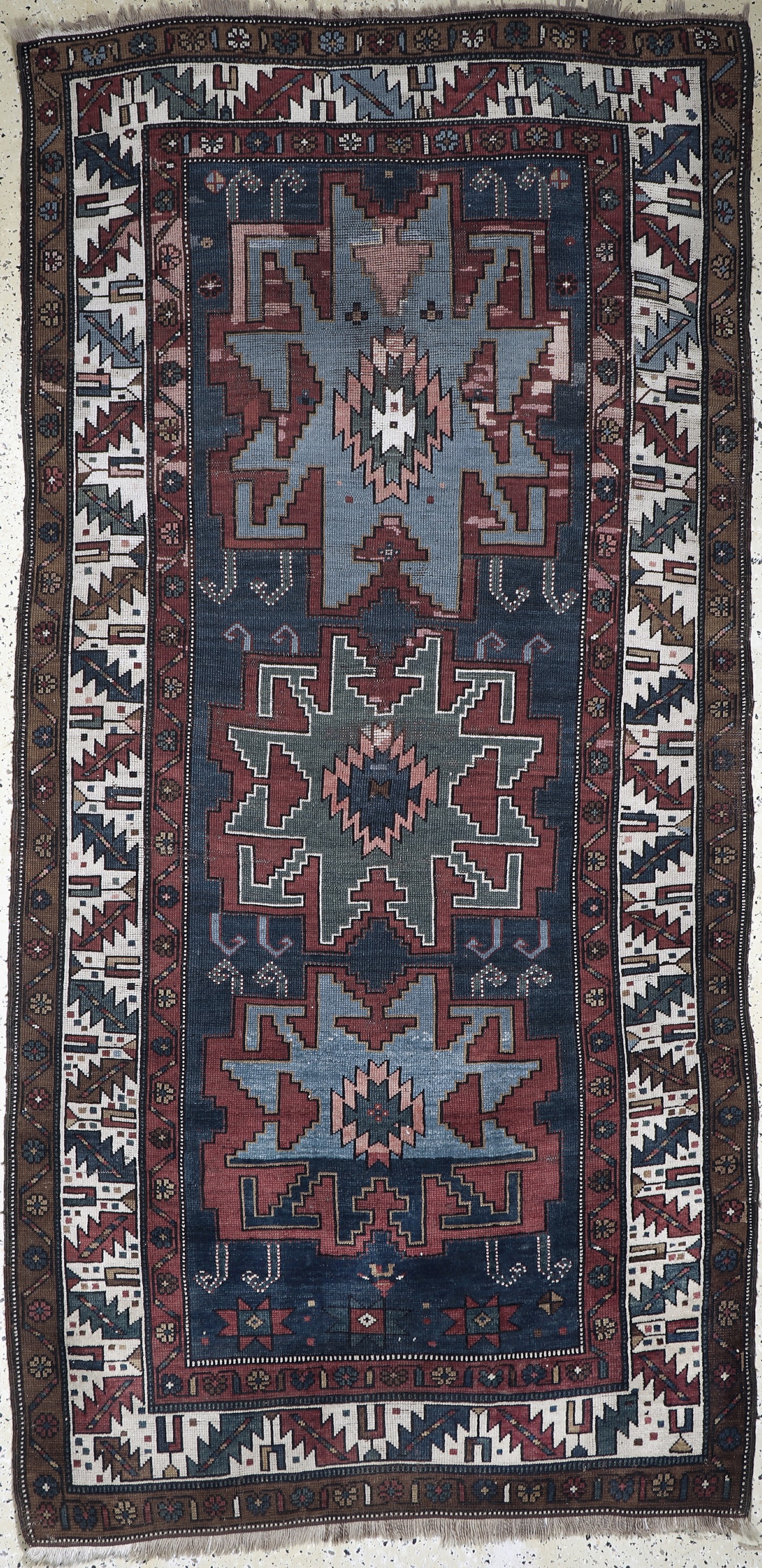 Antiker Kazak, Kaukasus, um 1900, Wolle aufWolle, ca. 277 x 133 cm, EHZ: 3, (alte Restaurierungen)