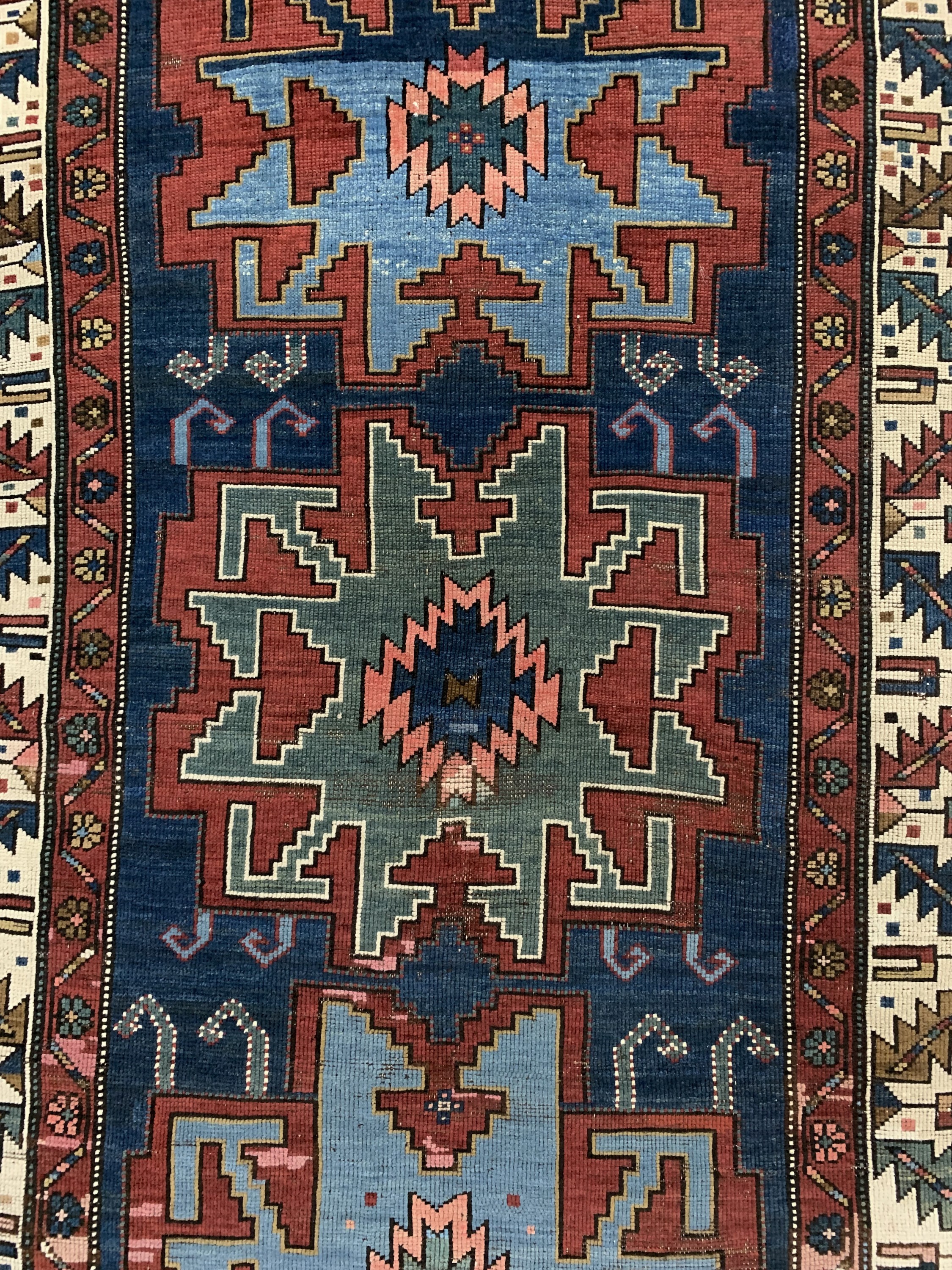 Detail c: Antiker Kazak, Kaukasus, um 1900, Wolle aufWolle, ca. 277 x 133 cm, EHZ: 3, (alte Restaurierungen)
