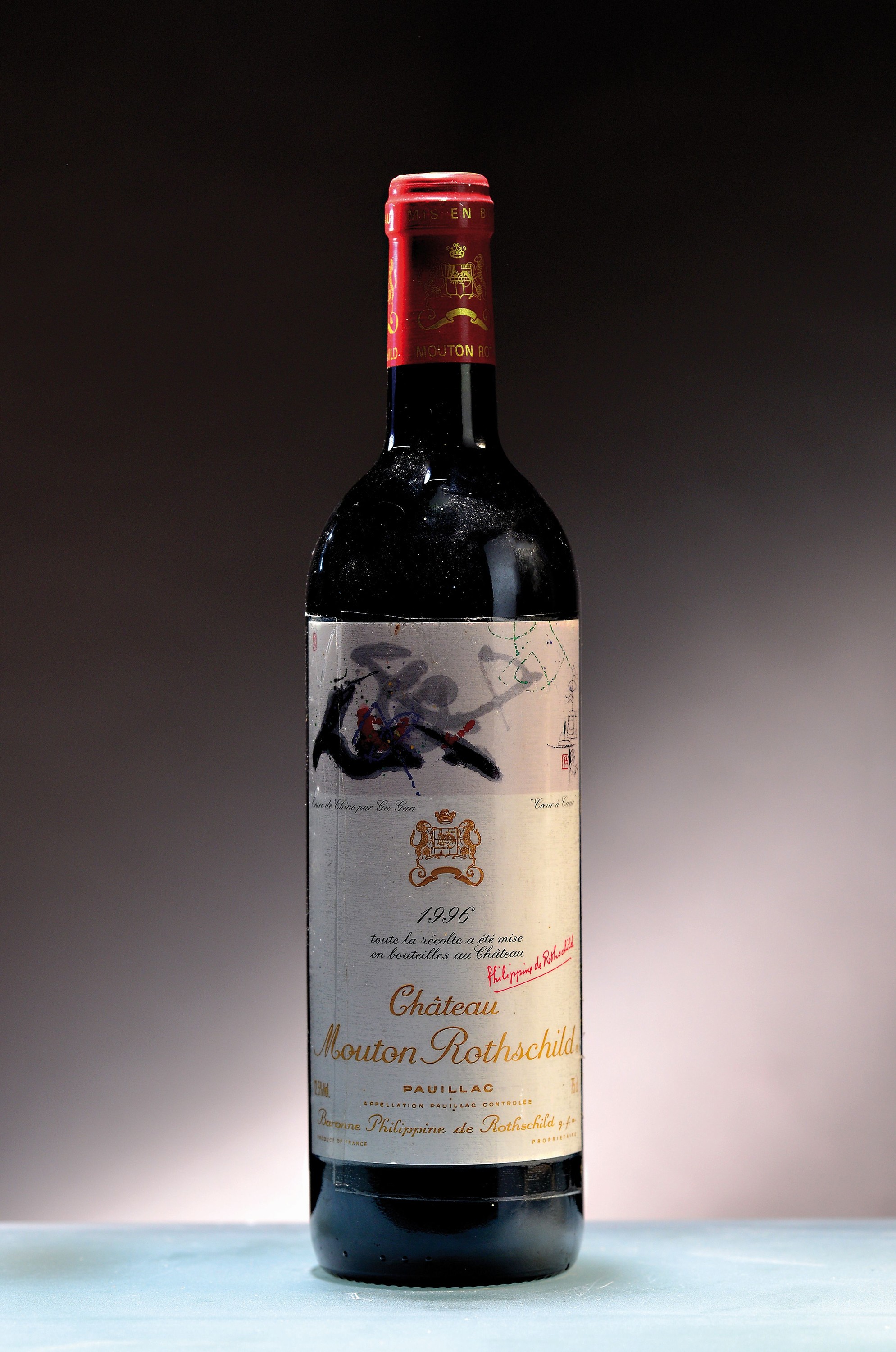 1 Flasche 1996 Mouton Rothschild, Pauillac, ca. 75cl, high fill, 12,5%Vol., Etiketten abgeklebt