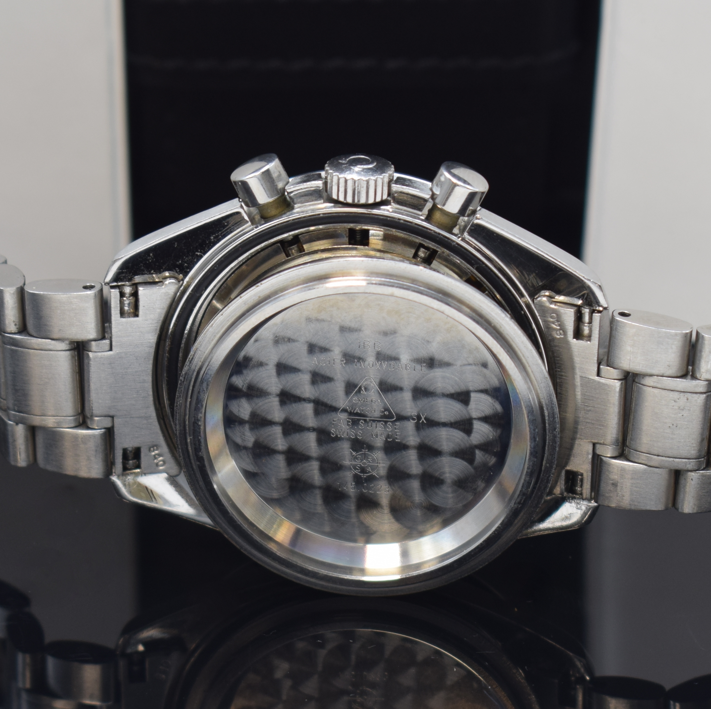 Detail f: OMEGA Speedmaster Herrenchronograph Referenz 145.0223 in Stahl, Schweiz um 1999, Handaufzug, orig. Gliederband m. Faltschl., Boden m. Schriftzug ...