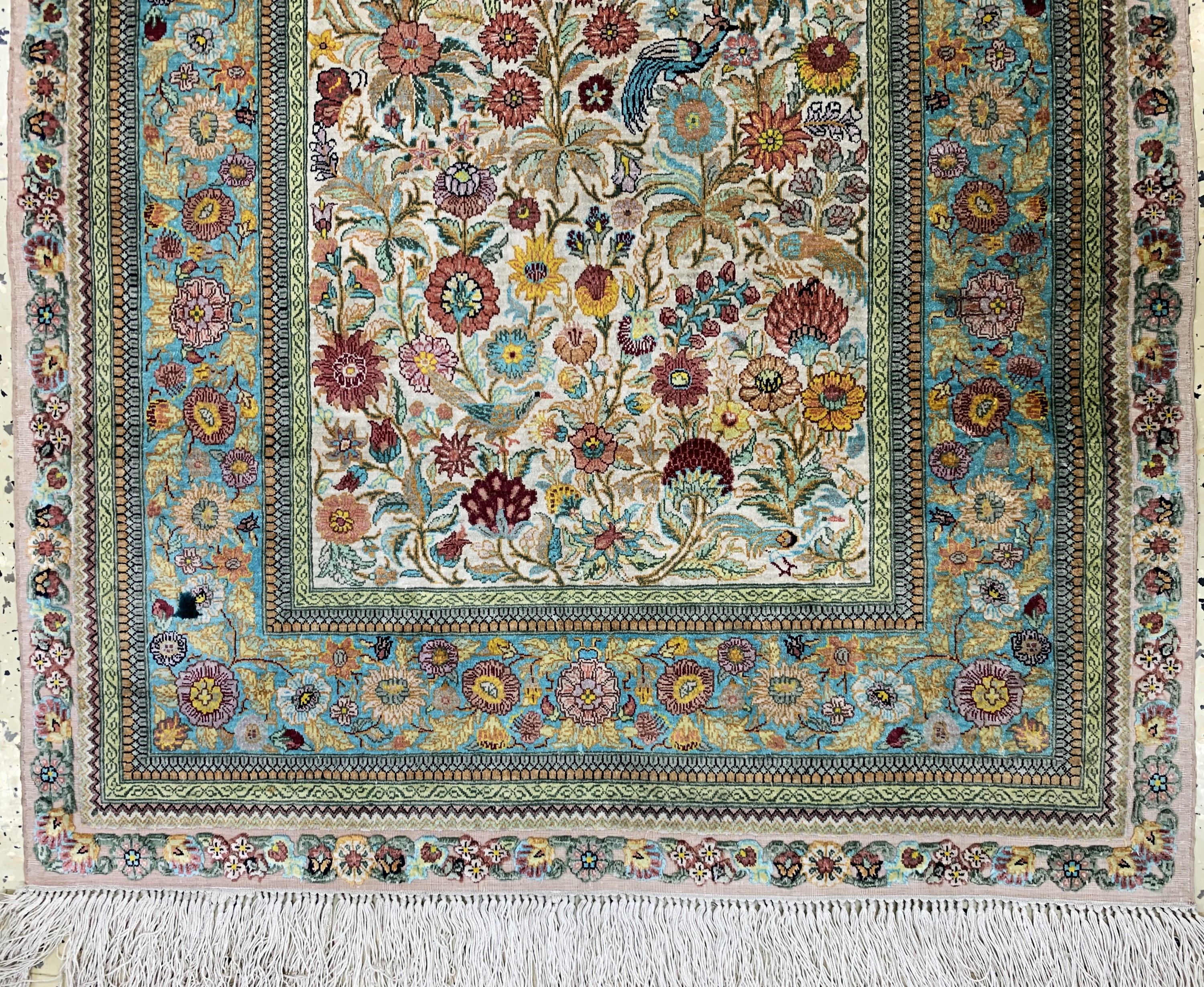 Detail b: Hereke Seide, China, Mitte 20.Jhd., reine Naturseide, ca. 120 x 77 cm, ca. 1,0 Mio. Kn/qm, EHZ: 2