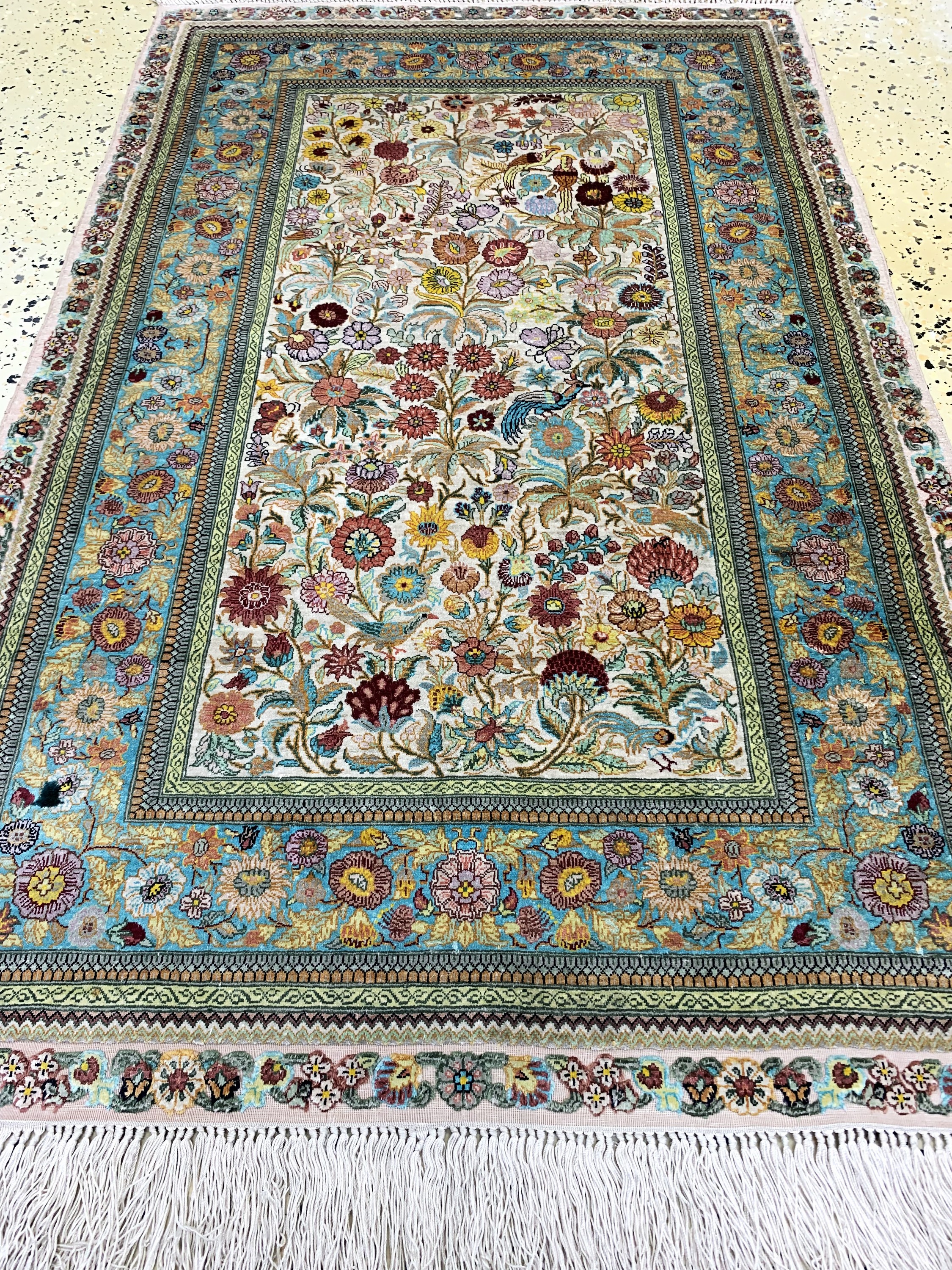Detail c: Hereke Seide, China, Mitte 20.Jhd., reine Naturseide, ca. 120 x 77 cm, ca. 1,0 Mio. Kn/qm, EHZ: 2