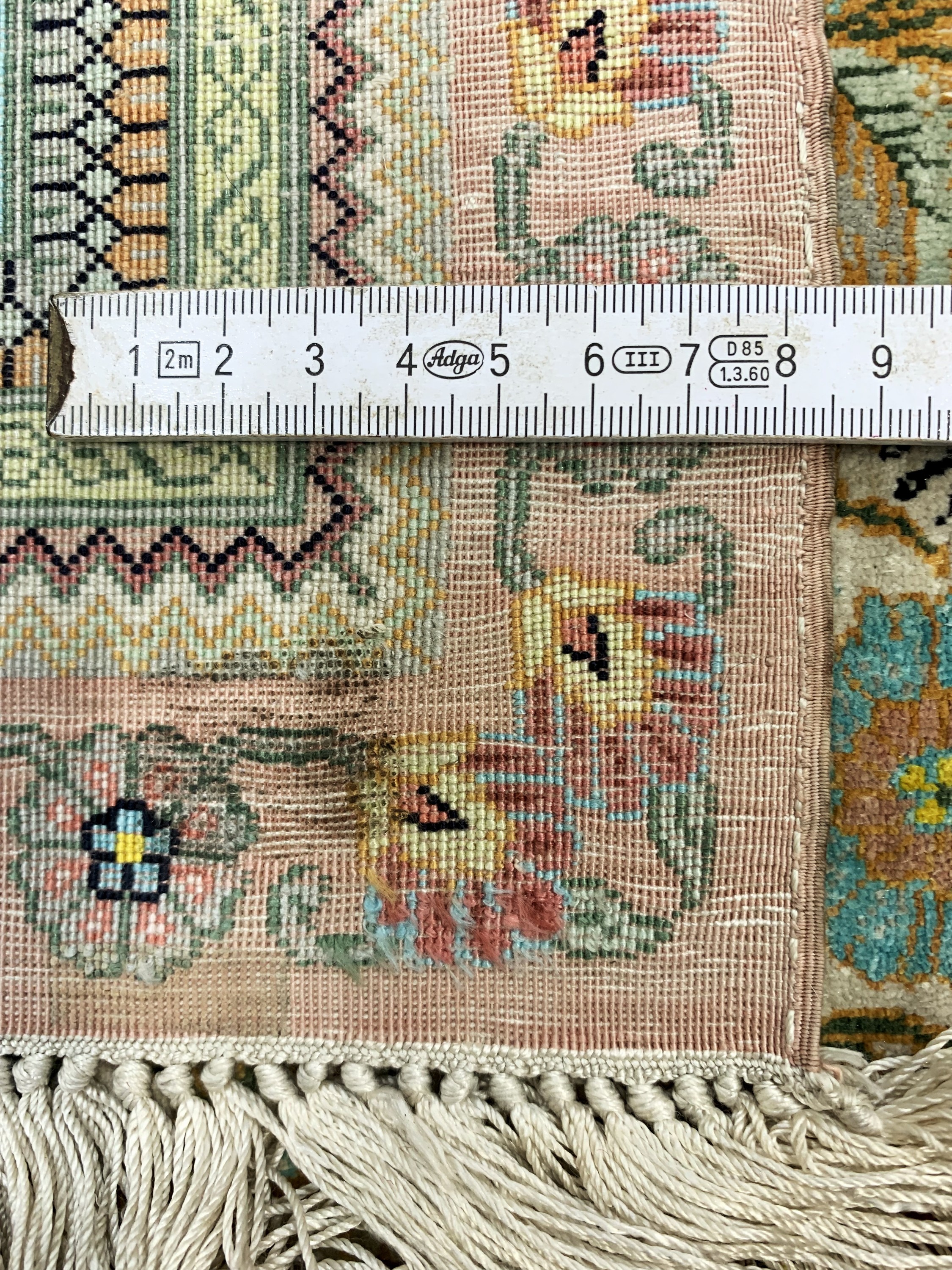 Detail d: Hereke Seide, China, Mitte 20.Jhd., reine Naturseide, ca. 120 x 77 cm, ca. 1,0 Mio. Kn/qm, EHZ: 2