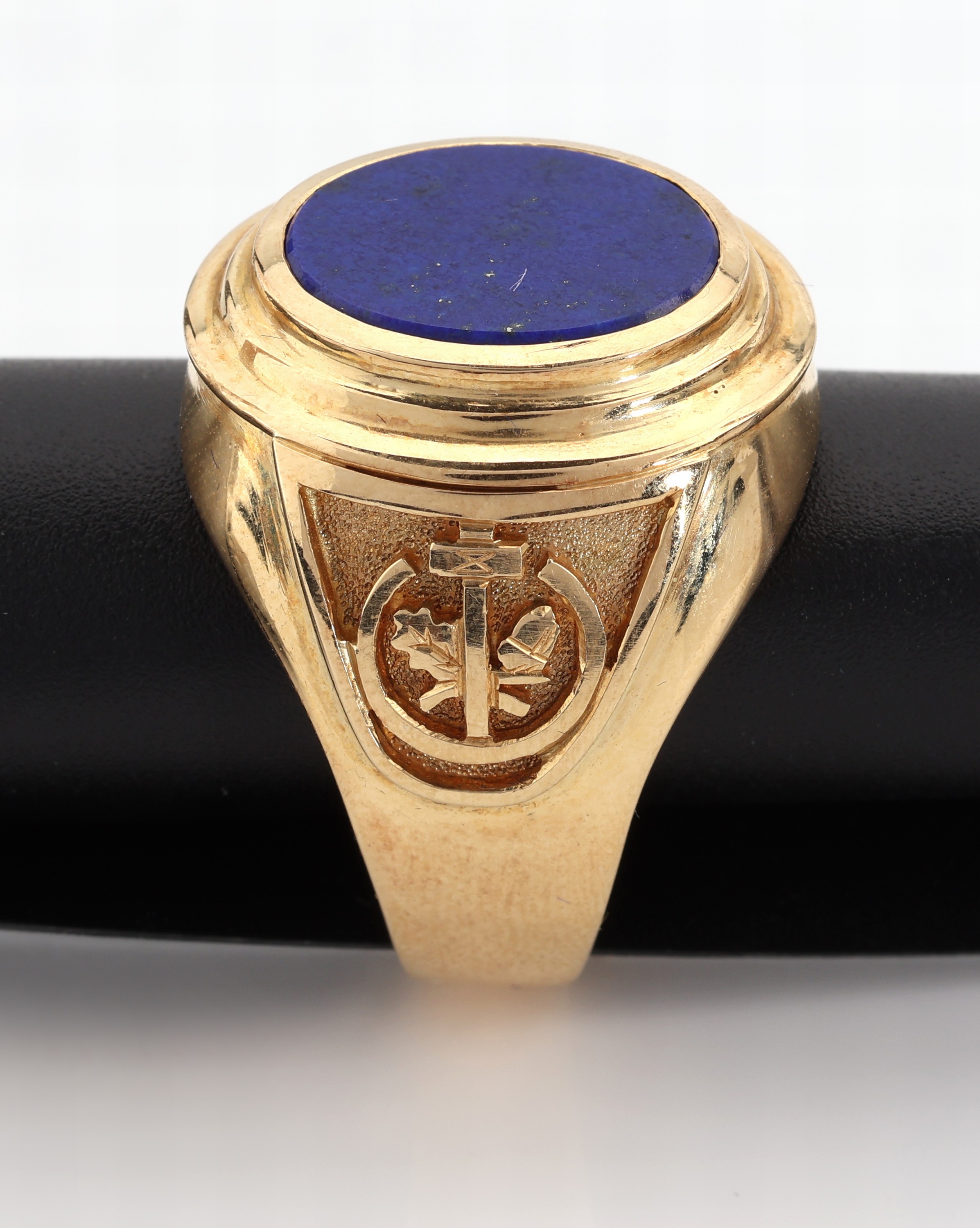 Detail b: 18 kt Gold Lapislazuli-Herrenring, GG 750/000, ovale Lapislazuliplatte ungrav., Ringschulter 1x mit Freimaurer Symbolik, 1x mit Eichenlaub, RW 71, ...