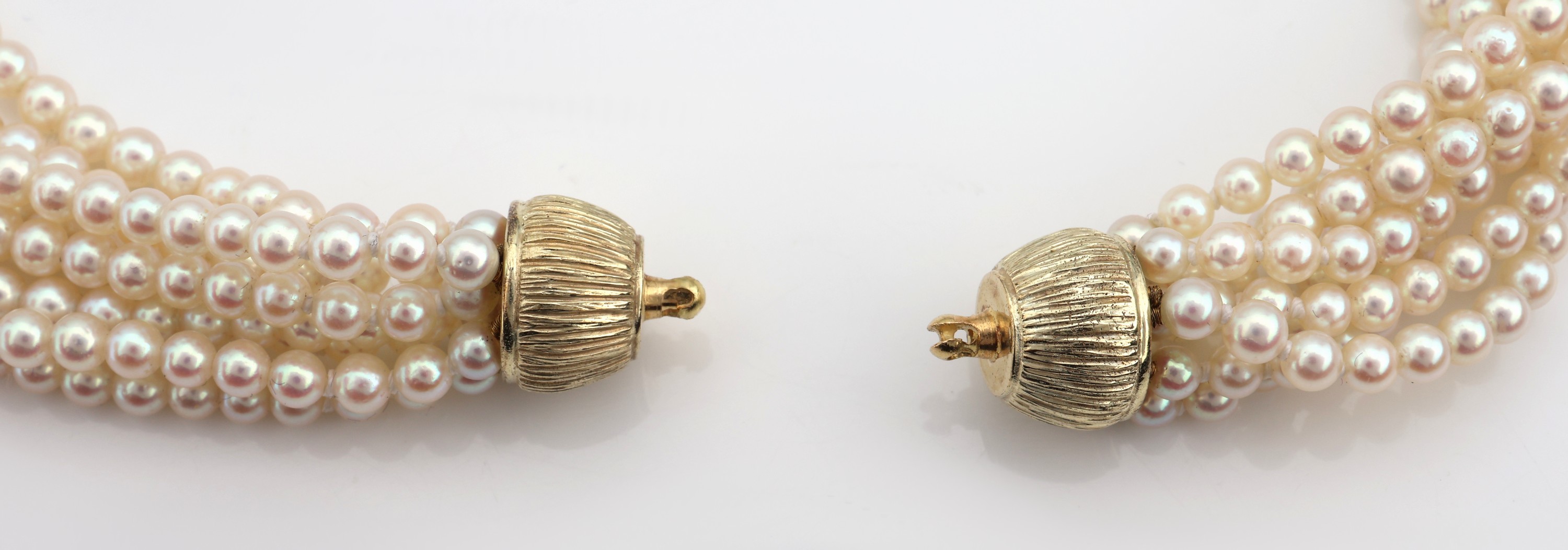 Detail a: Akoyazuchtperlcollier, 8-rhg., D. ca. 3 mm,L. ca. 48 cm, Monturen GG 750/000, für Bajonett-Verschluss (ohne Schließe)