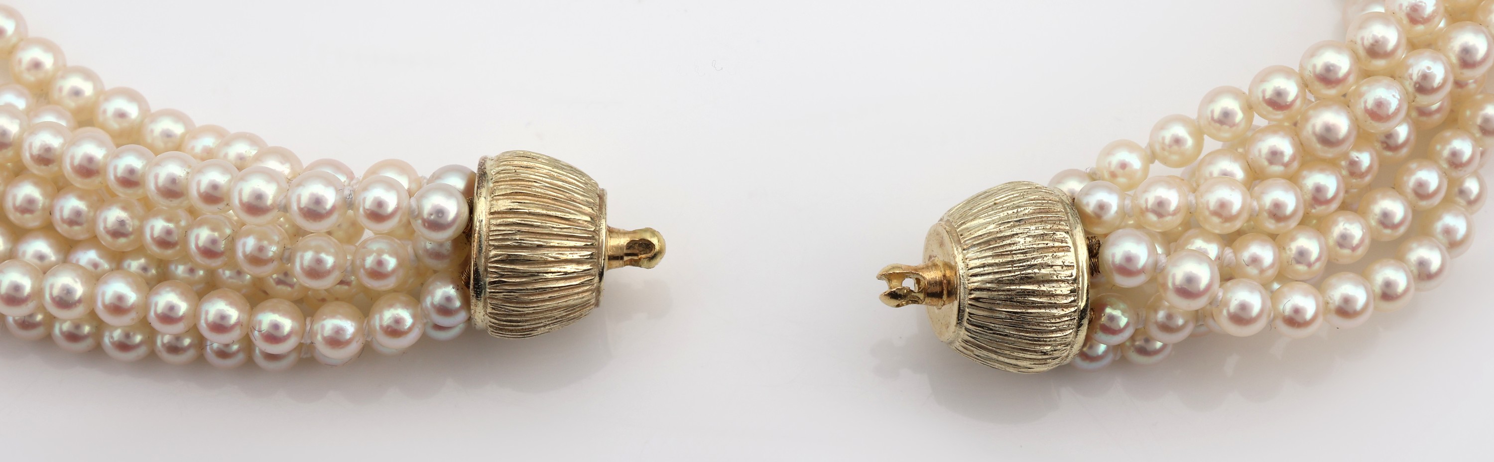 Detail b: Akoyazuchtperlcollier, 8-rhg., D. ca. 3 mm,L. ca. 48 cm, Monturen GG 750/000, für Bajonett-Verschluss (ohne Schließe)