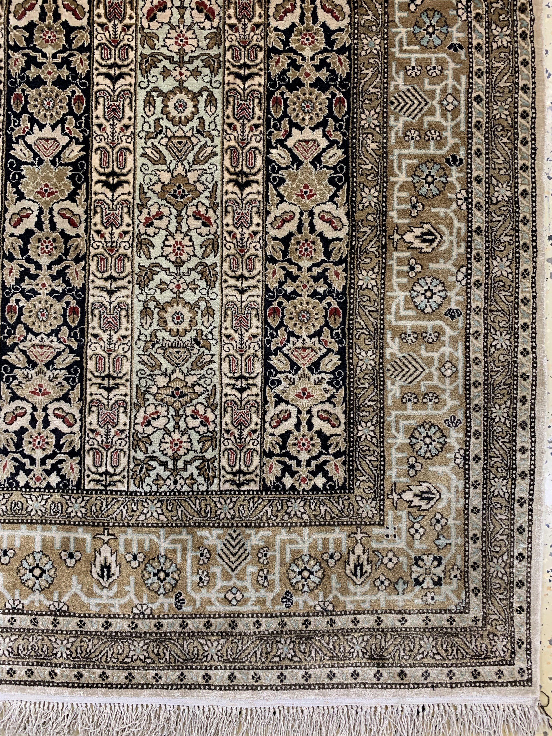 Detail a: Ghom Seide, Persien, Mitte 20.Jhd, reine Naturseide, ca. 160 x 112 cm, EHZ: 2